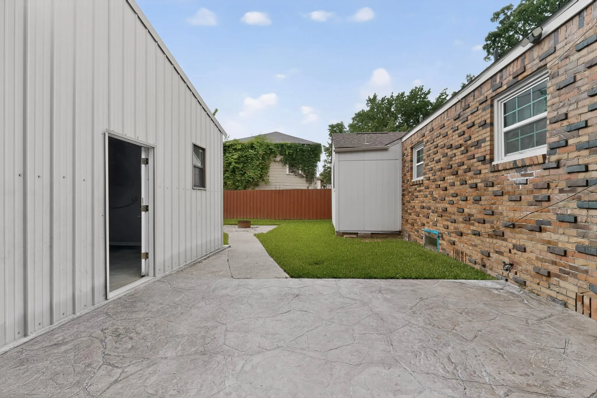 Single Family Residence For Sale in Smith County , 926 S Kennedy Avenue, Tyler, Texas 75701, 3 Bedroom, 2 Bathroom, 1 Garage spaces, 1,359 Sqft, built in 1936, mls#21292554, Real Estate Agent in Tyler, Homes For Sale in Smith county, Homes For Sale in Tyler, Realtor in Tyler Texas, Real Estate Brokerage Independent Realty Texas, Luminita Cordes Realtor