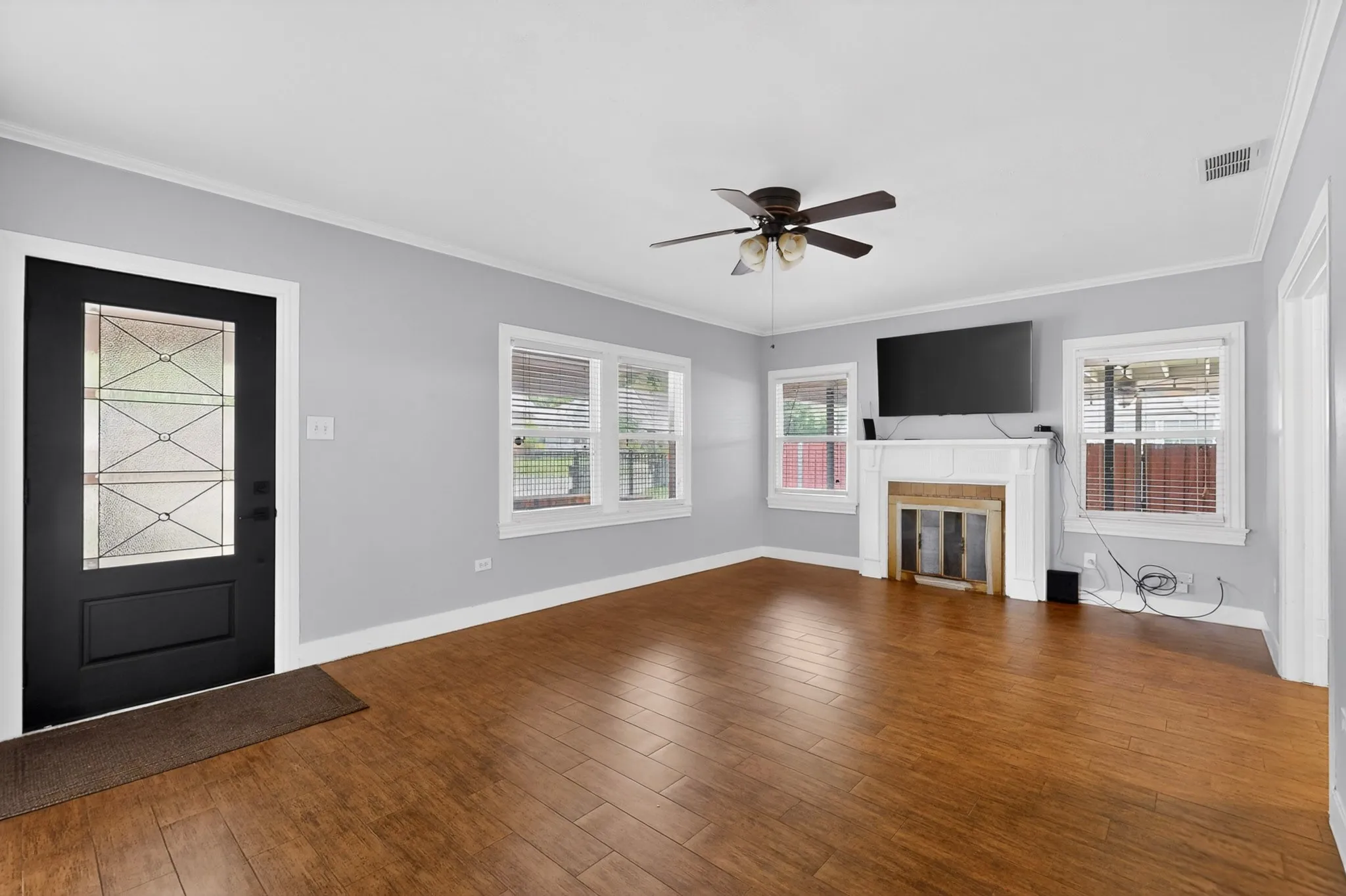Single Family Residence For Sale in Smith County , 926 S Kennedy Avenue, Tyler, Texas 75701, 3 Bedroom, 2 Bathroom, 1 Garage spaces, 1,359 Sqft, built in 1936, mls#21292554, Real Estate Agent in Tyler, Homes For Sale in Smith county, Homes For Sale in Tyler, Realtor in Tyler Texas, Real Estate Brokerage Independent Realty Texas, Luminita Cordes Realtor