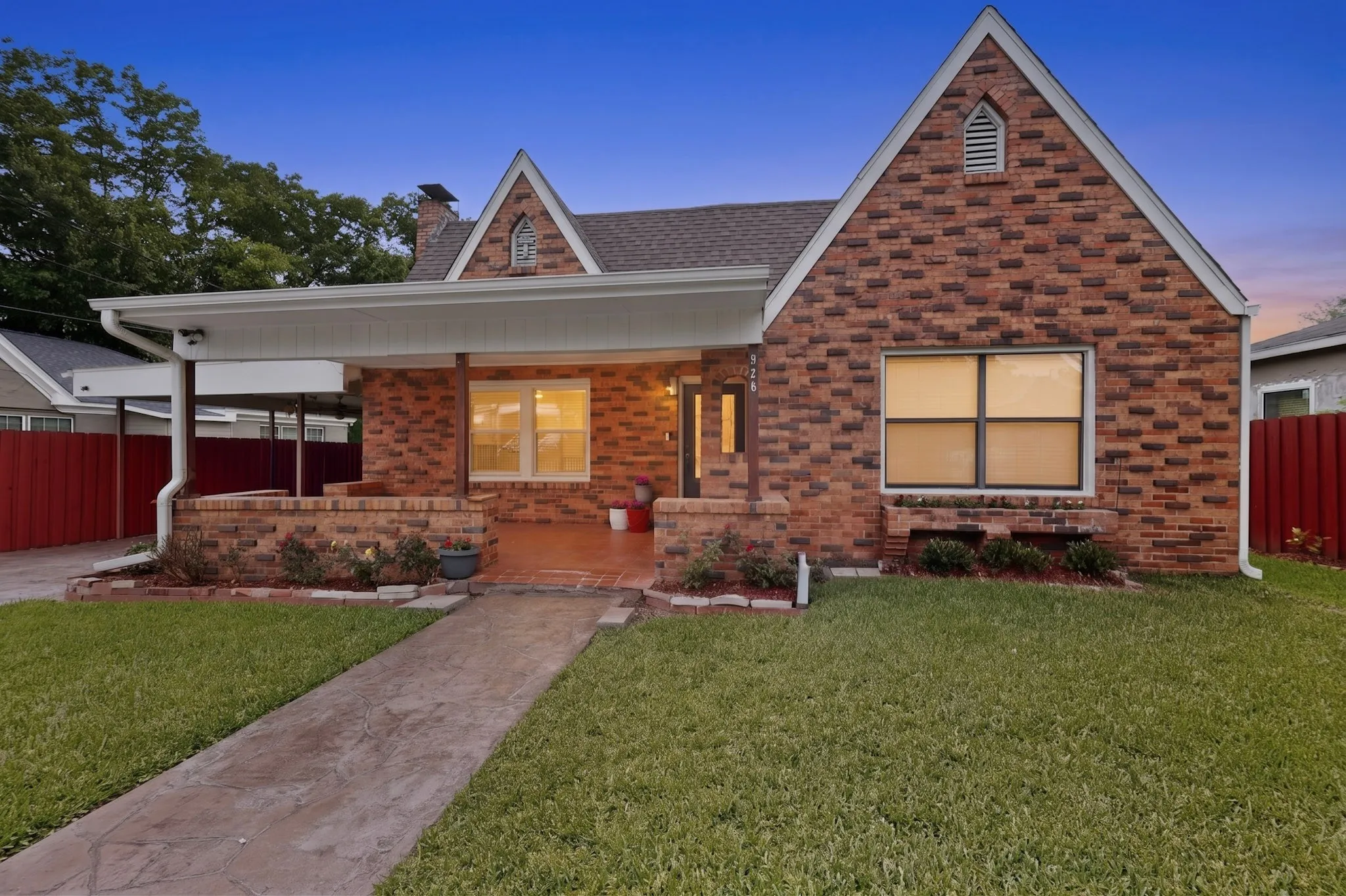 Single Family Residence For Sale in Smith County , 926 S Kennedy Avenue, Tyler, Texas 75701, 3 Bedroom, 2 Bathroom, 1 Garage spaces, 1,359 Sqft, built in 1936, mls#21292554, Real Estate Agent in Tyler, Homes For Sale in Smith county, Homes For Sale in Tyler, Realtor in Tyler Texas, Real Estate Brokerage Independent Realty Texas, Luminita Cordes Realtor