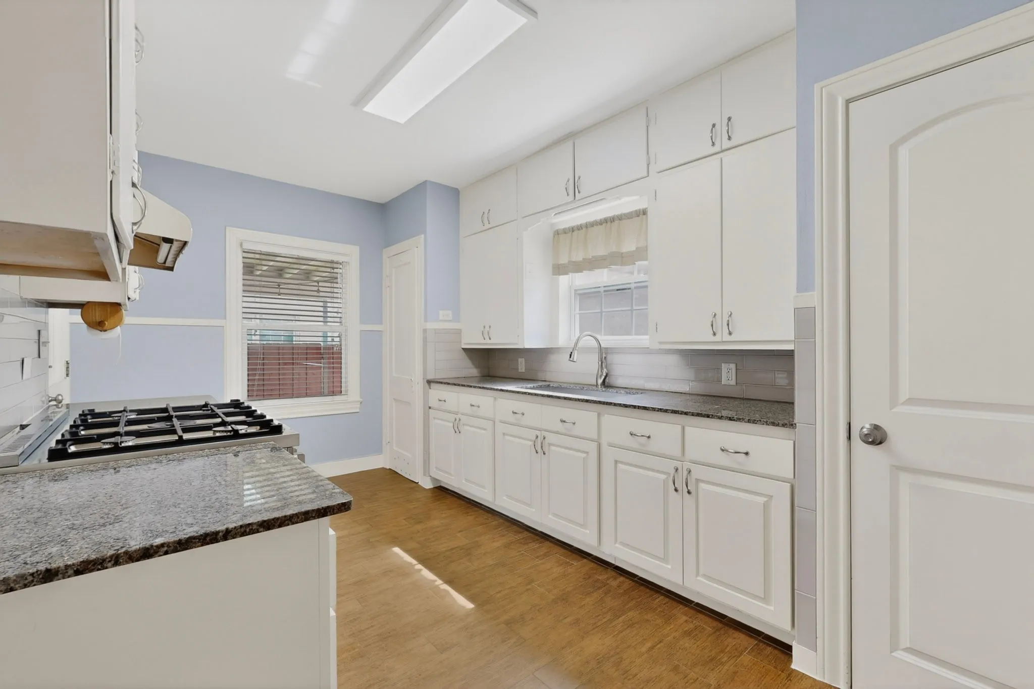 Single Family Residence For Sale in Smith County , 926 S Kennedy Avenue, Tyler, Texas 75701, 3 Bedroom, 2 Bathroom, 1 Garage spaces, 1,359 Sqft, built in 1936, mls#21292554, Real Estate Agent in Tyler, Homes For Sale in Smith county, Homes For Sale in Tyler, Realtor in Tyler Texas, Real Estate Brokerage Independent Realty Texas, Luminita Cordes Realtor