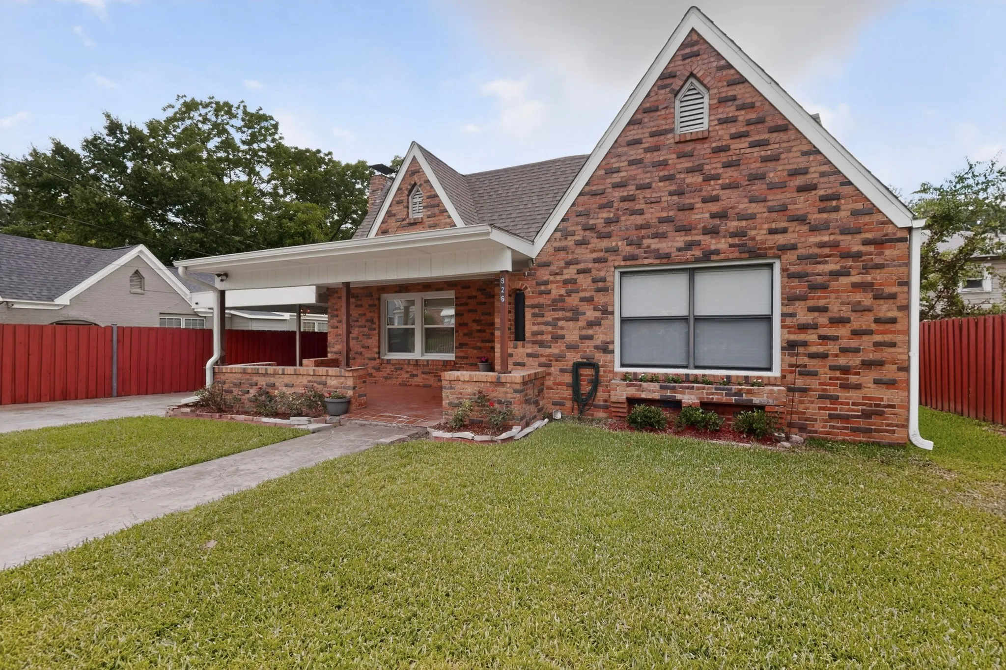 Single Family Residence For Sale in Smith County , 926 S Kennedy Avenue, Tyler, Texas 75701, 3 Bedroom, 2 Bathroom, 1 Garage spaces, 1,359 Sqft, built in 1936, mls#21292554, Real Estate Agent in Tyler, Homes For Sale in Smith county, Homes For Sale in Tyler, Realtor in Tyler Texas, Real Estate Brokerage Independent Realty Texas, Luminita Cordes Realtor