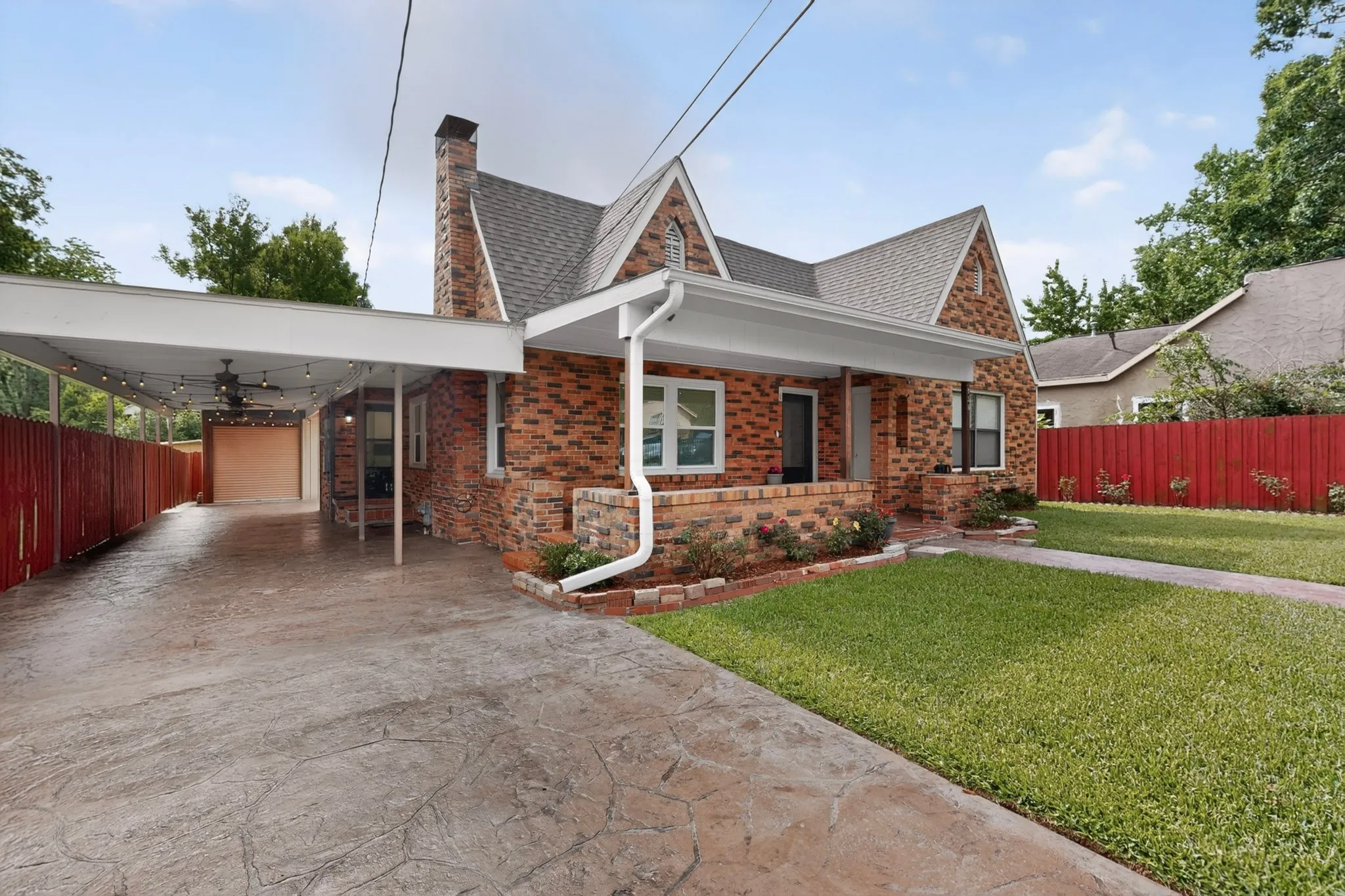 Single Family Residence For Sale in Smith County , 926 S Kennedy Avenue, Tyler, Texas 75701, 3 Bedroom, 2 Bathroom, 1 Garage spaces, 1,359 Sqft, built in 1936, mls#21292554, Real Estate Agent in Tyler, Homes For Sale in Smith county, Homes For Sale in Tyler, Realtor in Tyler Texas, Real Estate Brokerage Independent Realty Texas, Luminita Cordes Realtor