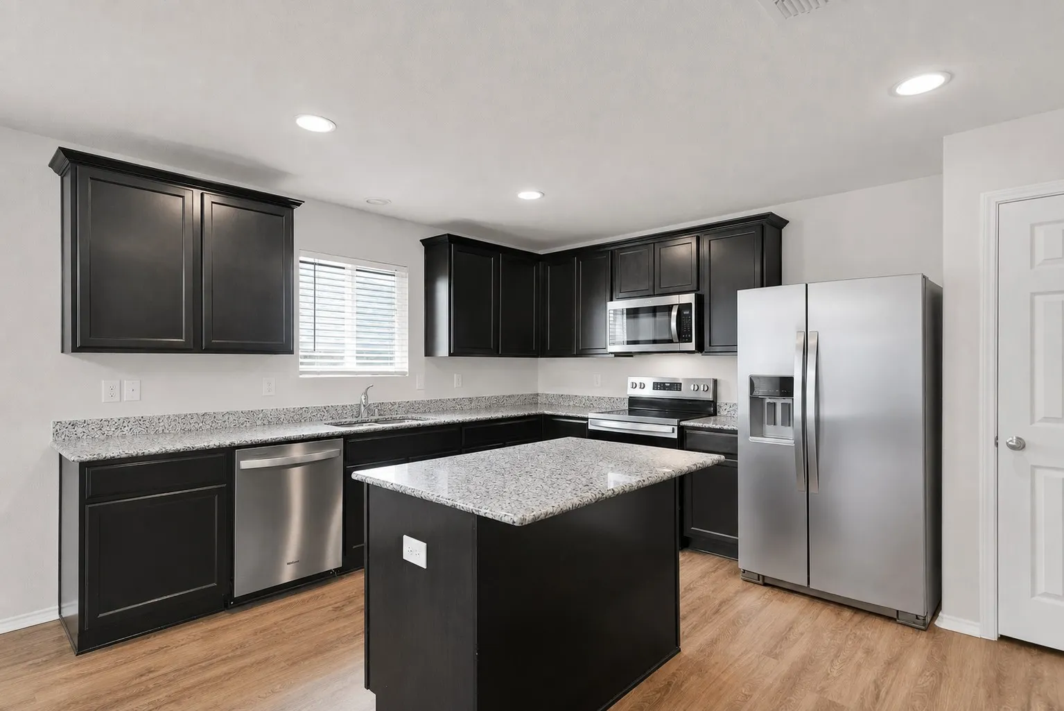 Single Family Residence For Sale in Collin County , 3011 Hickory Ridge, Melissa, Texas 75454, 3 Bedroom, 2 Bathroom, 2 Garage spaces, 1,894 Sqft, built in 2015, mls#21290706, Real Estate Agent in Melissa, Homes For Sale in Collin county, Homes For Sale in Melissa, Realtor in Melissa Texas, Real Estate Brokerage Independent Realty Texas, Luminita Cordes Realtor