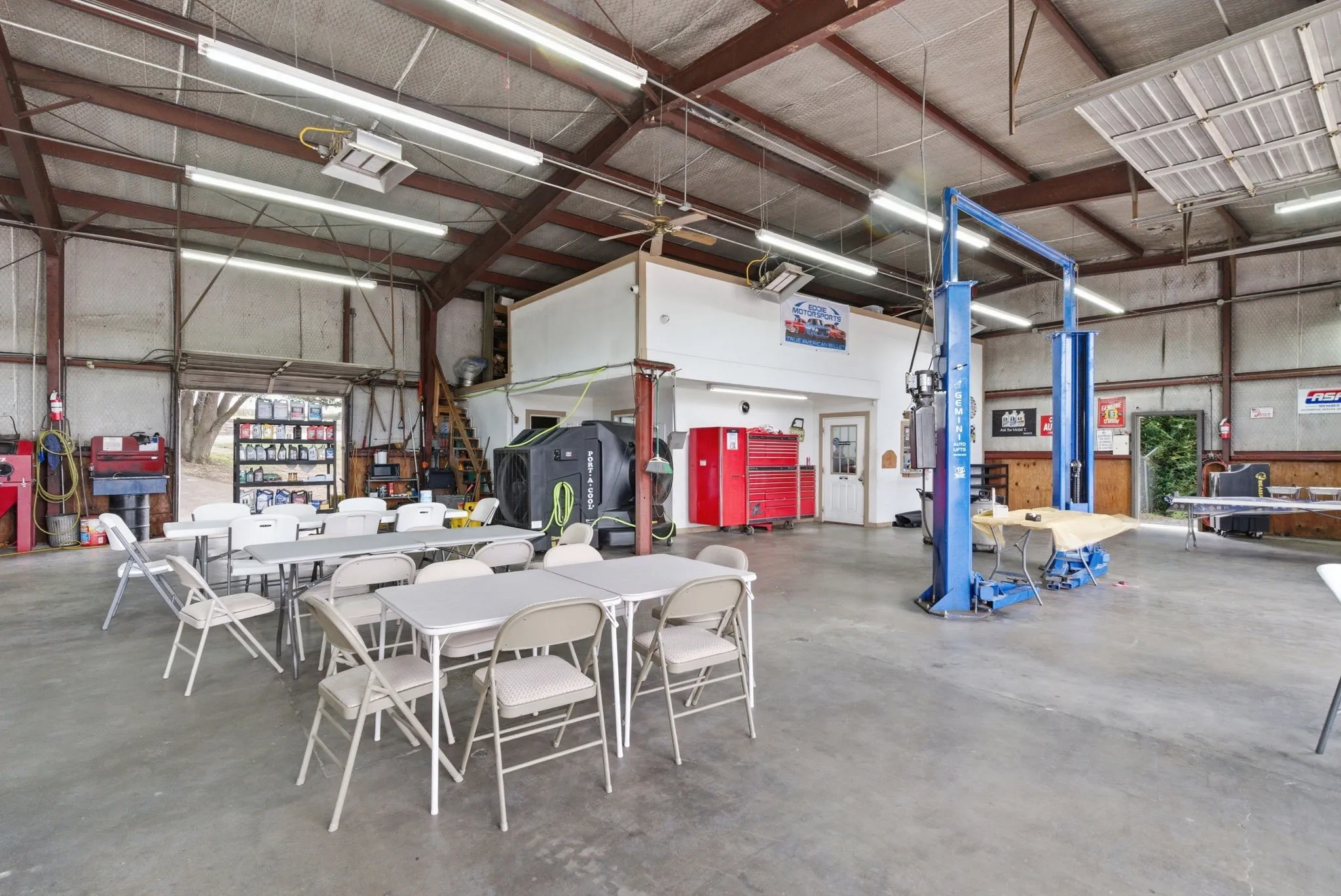Industrial For Sale in Tarrant County , 10901 Jacksboro Highway, Fort Worth, Texas 76135, 0, 0, Garage spaces, 6,775 Sqft, built in 1980, mls#21293654, Real Estate Agent in Fort Worth, Homes For Sale in Tarrant county, Homes For Sale in Fort Worth, Realtor in Fort Worth Texas, Real Estate Brokerage Independent Realty Texas, Luminita Cordes Realtor