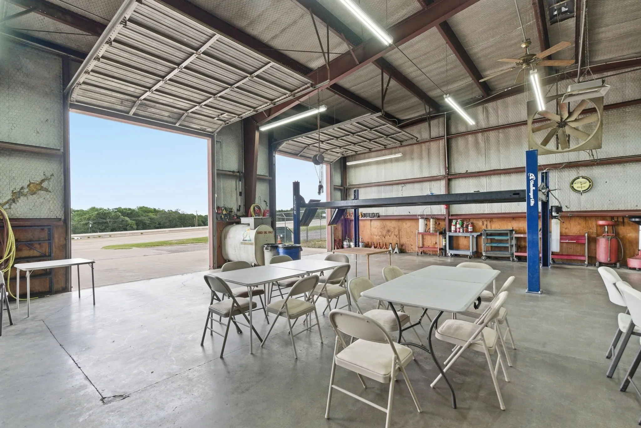 Industrial For Sale in Tarrant County , 10901 Jacksboro Highway, Fort Worth, Texas 76135, 0, 0, Garage spaces, 6,775 Sqft, built in 1980, mls#21293654, Real Estate Agent in Fort Worth, Homes For Sale in Tarrant county, Homes For Sale in Fort Worth, Realtor in Fort Worth Texas, Real Estate Brokerage Independent Realty Texas, Luminita Cordes Realtor
