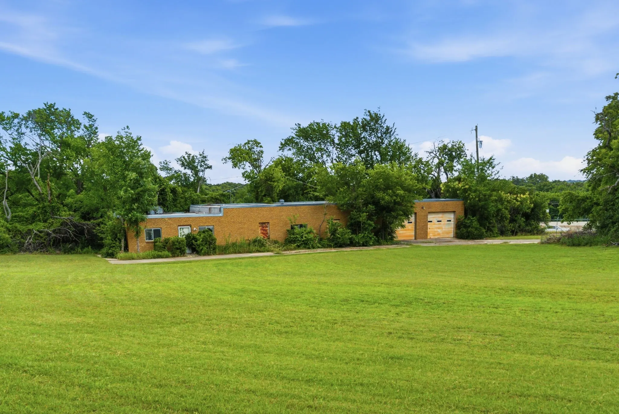 Industrial For Sale in Tarrant County , 10901 Jacksboro Highway, Fort Worth, Texas 76135, 0, 0, Garage spaces, 6,775 Sqft, built in 1980, mls#21293654, Real Estate Agent in Fort Worth, Homes For Sale in Tarrant county, Homes For Sale in Fort Worth, Realtor in Fort Worth Texas, Real Estate Brokerage Independent Realty Texas, Luminita Cordes Realtor