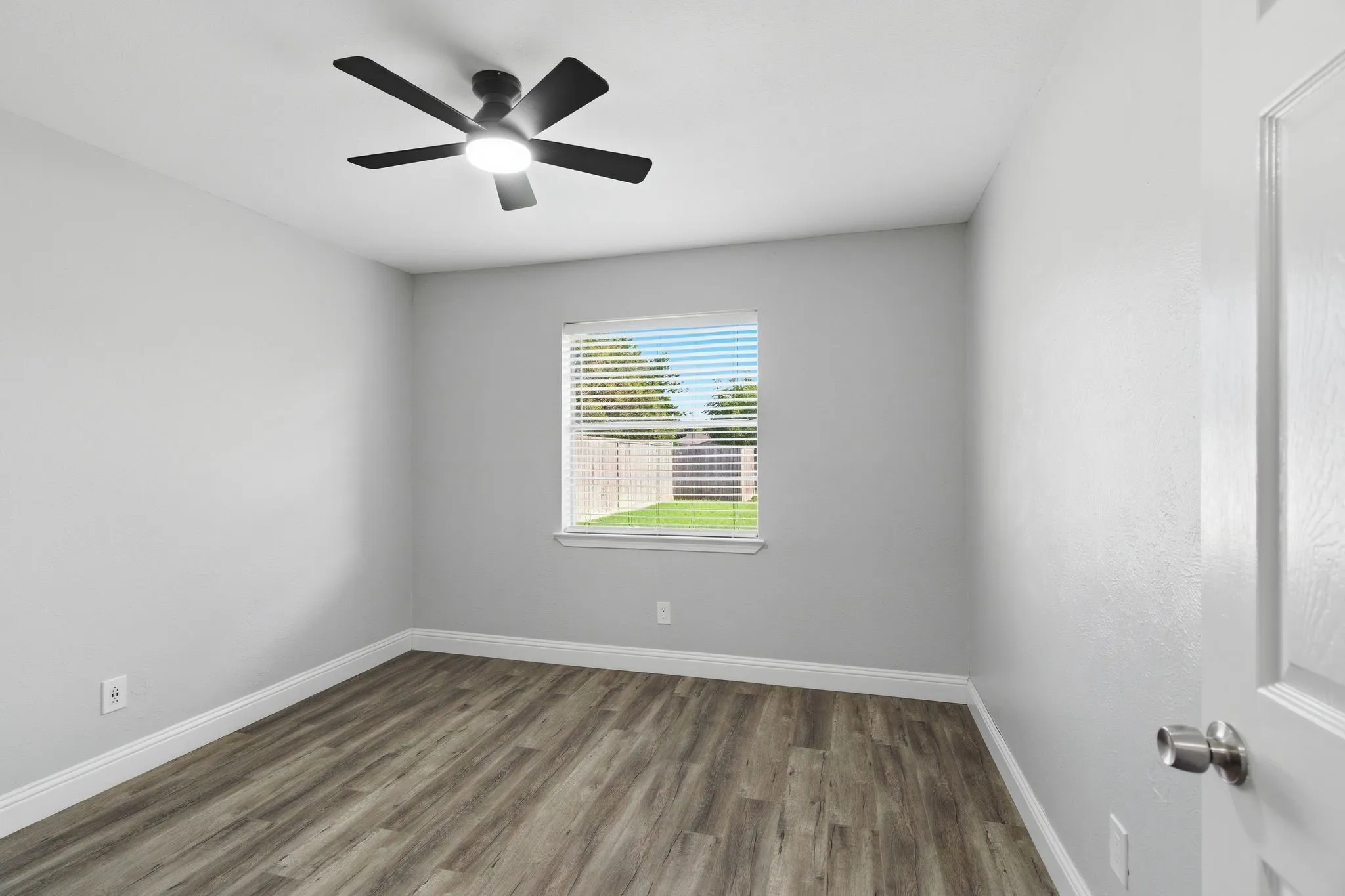 Single Family Residence For Sale in Tarrant County , 8516 Crestview Drive, North Richland Hills, Texas 76182, 3 Bedroom, 2 Bathroom, 2 Garage spaces, 1,490 Sqft, built in 1979, mls#21293771, Real Estate Agent in North Richland Hills, Homes For Sale in Tarrant county, Homes For Sale in North Richland Hills, Realtor in North Richland Hills Texas, Real Estate Brokerage Independent Realty Texas, Luminita Cordes Realtor