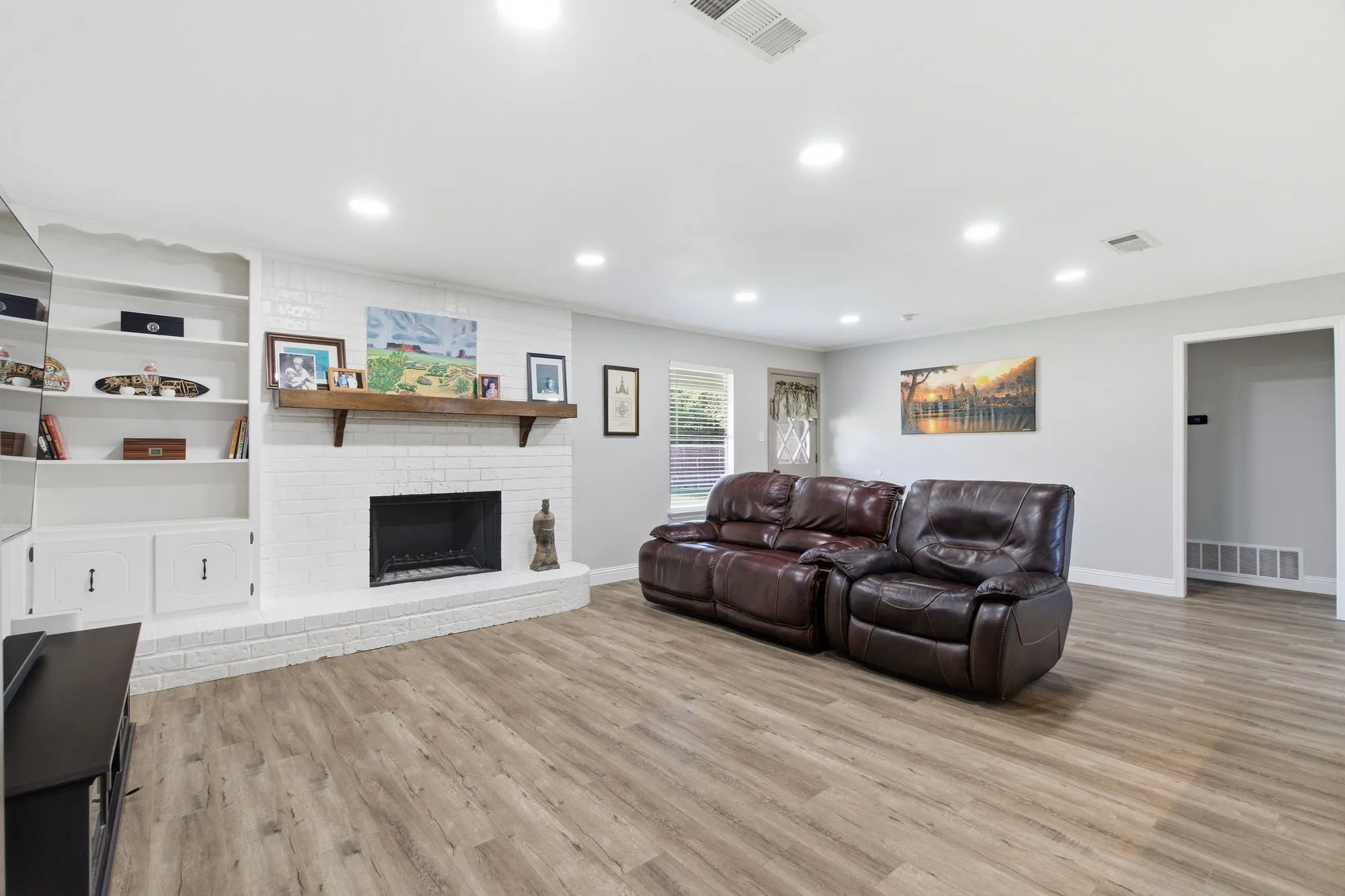 Single Family Residence For Sale in Tarrant County , 8516 Crestview Drive, North Richland Hills, Texas 76182, 3 Bedroom, 2 Bathroom, 2 Garage spaces, 1,490 Sqft, built in 1979, mls#21293771, Real Estate Agent in North Richland Hills, Homes For Sale in Tarrant county, Homes For Sale in North Richland Hills, Realtor in North Richland Hills Texas, Real Estate Brokerage Independent Realty Texas, Luminita Cordes Realtor
