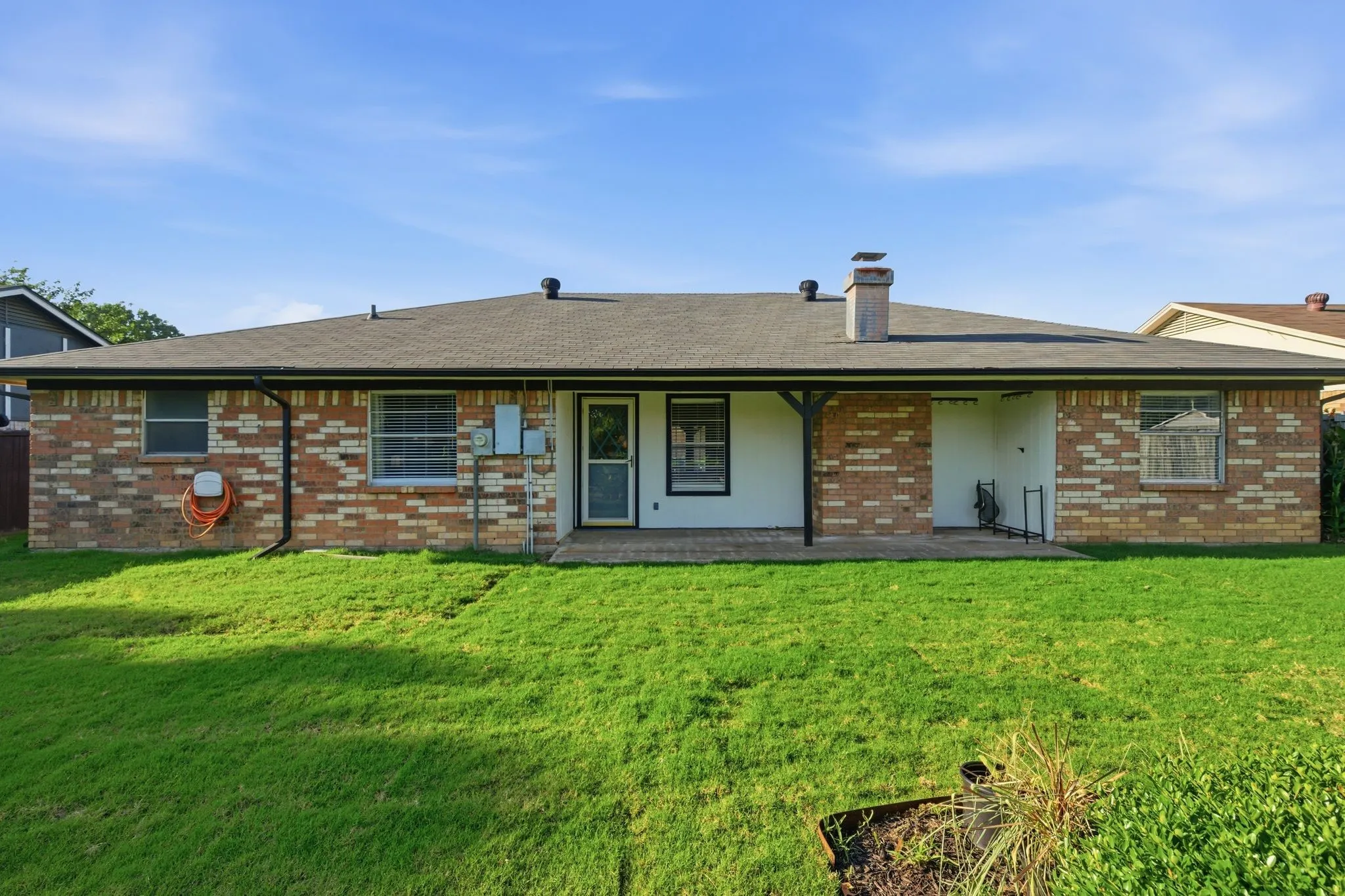 Single Family Residence For Sale in Tarrant County , 8516 Crestview Drive, North Richland Hills, Texas 76182, 3 Bedroom, 2 Bathroom, 2 Garage spaces, 1,490 Sqft, built in 1979, mls#21293771, Real Estate Agent in North Richland Hills, Homes For Sale in Tarrant county, Homes For Sale in North Richland Hills, Realtor in North Richland Hills Texas, Real Estate Brokerage Independent Realty Texas, Luminita Cordes Realtor