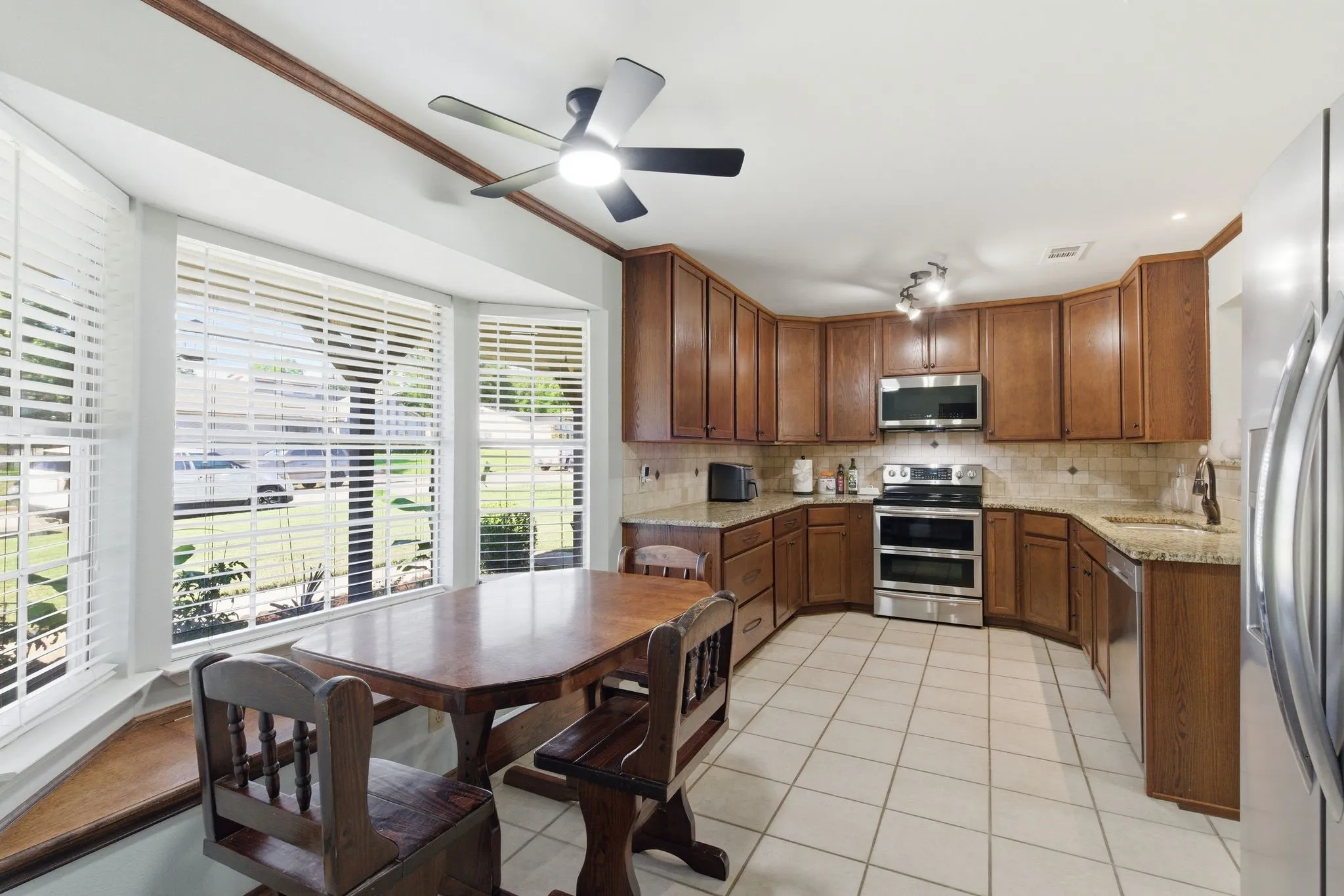 Single Family Residence For Sale in Tarrant County , 8516 Crestview Drive, North Richland Hills, Texas 76182, 3 Bedroom, 2 Bathroom, 2 Garage spaces, 1,490 Sqft, built in 1979, mls#21293771, Real Estate Agent in North Richland Hills, Homes For Sale in Tarrant county, Homes For Sale in North Richland Hills, Realtor in North Richland Hills Texas, Real Estate Brokerage Independent Realty Texas, Luminita Cordes Realtor