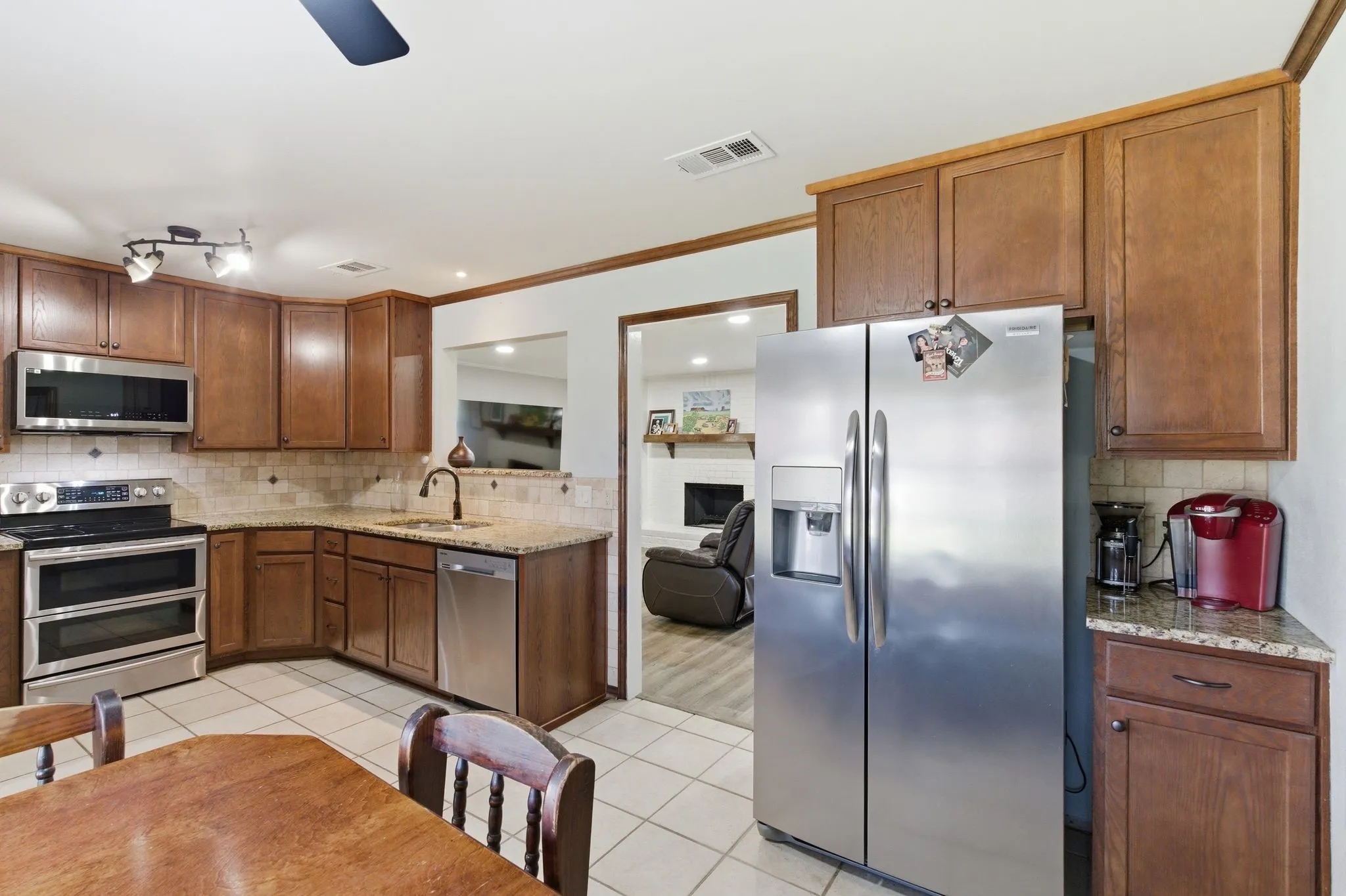 Single Family Residence For Sale in Tarrant County , 8516 Crestview Drive, North Richland Hills, Texas 76182, 3 Bedroom, 2 Bathroom, 2 Garage spaces, 1,490 Sqft, built in 1979, mls#21293771, Real Estate Agent in North Richland Hills, Homes For Sale in Tarrant county, Homes For Sale in North Richland Hills, Realtor in North Richland Hills Texas, Real Estate Brokerage Independent Realty Texas, Luminita Cordes Realtor