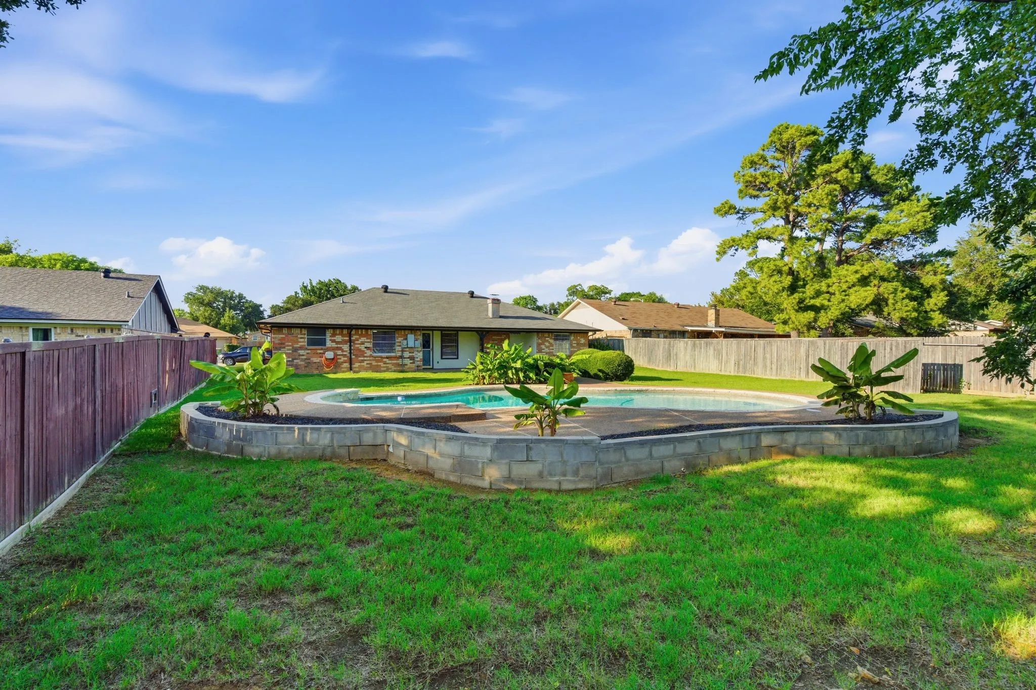 Single Family Residence For Sale in Tarrant County , 8516 Crestview Drive, North Richland Hills, Texas 76182, 3 Bedroom, 2 Bathroom, 2 Garage spaces, 1,490 Sqft, built in 1979, mls#21293771, Real Estate Agent in North Richland Hills, Homes For Sale in Tarrant county, Homes For Sale in North Richland Hills, Realtor in North Richland Hills Texas, Real Estate Brokerage Independent Realty Texas, Luminita Cordes Realtor