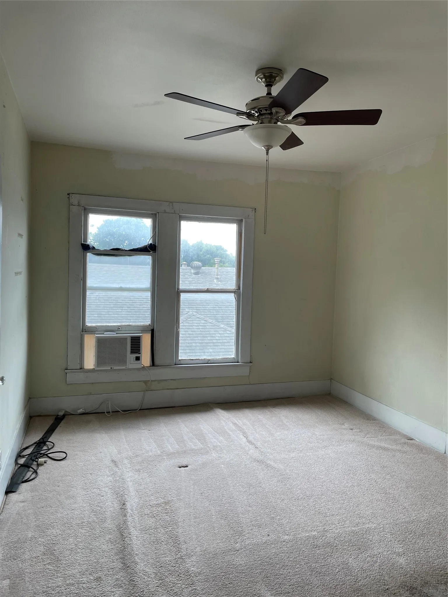 Single Family Residence For Sale in Dallas County , 229 N Marlborough Avenue, Dallas, Texas 75208, 5 Bedroom, 3 Bathroom, 2 Garage spaces, 2,280 Sqft, built in 1914, mls#21293643, Real Estate Agent in Dallas, Homes For Sale in Dallas county, Homes For Sale in Dallas, Realtor in Dallas Texas, Real Estate Brokerage Independent Realty Texas, Luminita Cordes Realtor