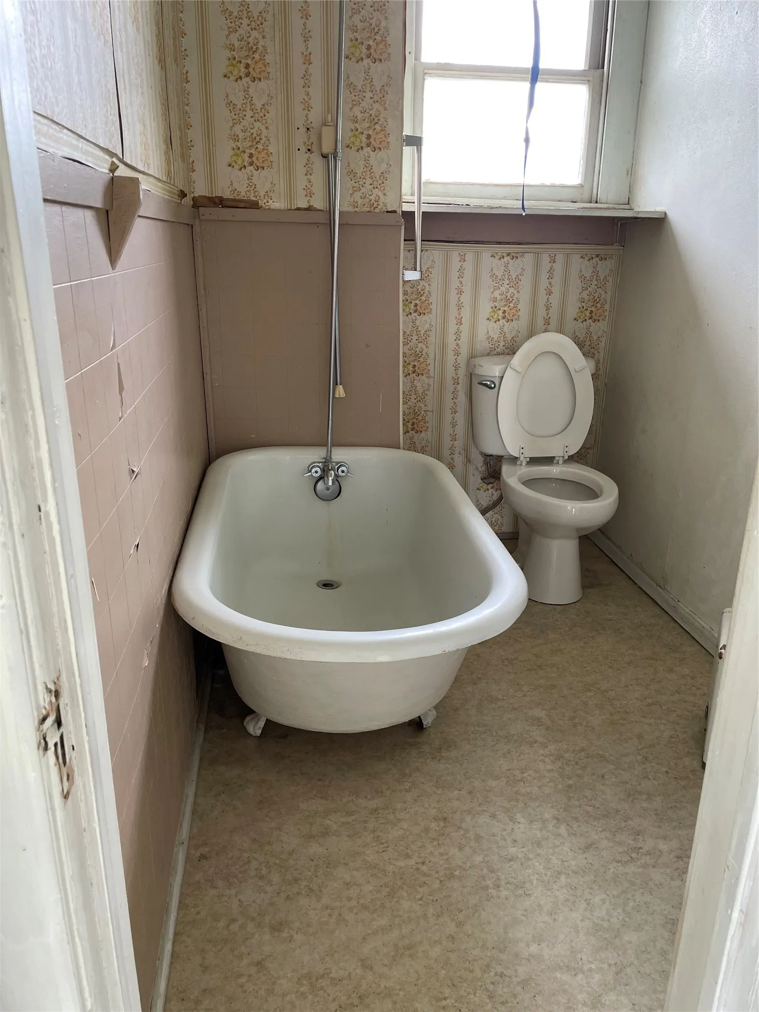 Single Family Residence For Sale in Dallas County , 229 N Marlborough Avenue, Dallas, Texas 75208, 5 Bedroom, 3 Bathroom, 2 Garage spaces, 2,280 Sqft, built in 1914, mls#21293643, Real Estate Agent in Dallas, Homes For Sale in Dallas county, Homes For Sale in Dallas, Realtor in Dallas Texas, Real Estate Brokerage Independent Realty Texas, Luminita Cordes Realtor