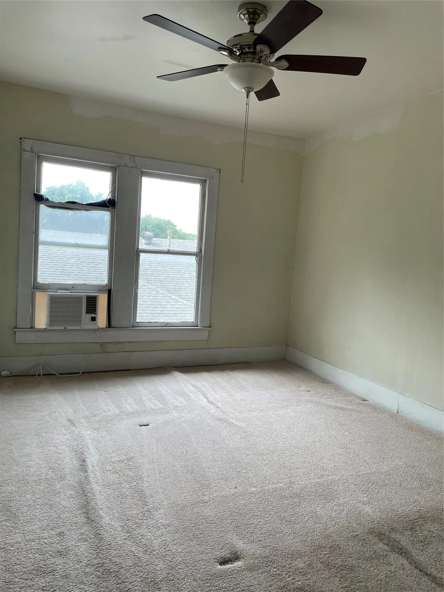 Single Family Residence For Sale in Dallas County , 229 N Marlborough Avenue, Dallas, Texas 75208, 5 Bedroom, 3 Bathroom, 2 Garage spaces, 2,280 Sqft, built in 1914, mls#21293643, Real Estate Agent in Dallas, Homes For Sale in Dallas county, Homes For Sale in Dallas, Realtor in Dallas Texas, Real Estate Brokerage Independent Realty Texas, Luminita Cordes Realtor