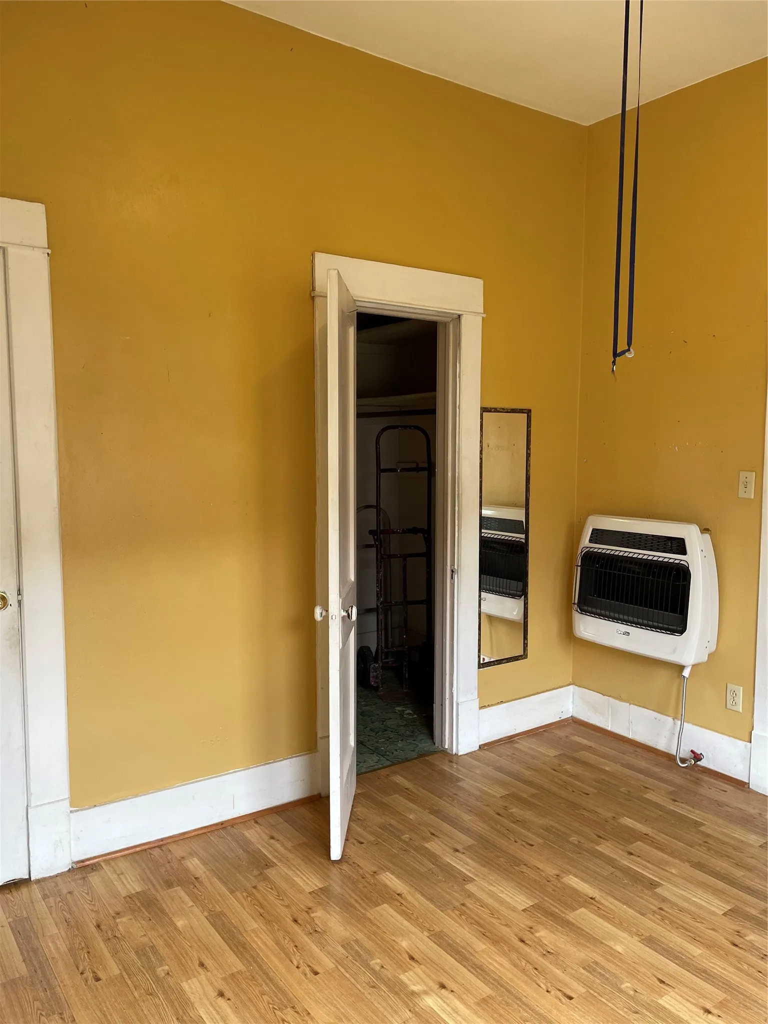 Single Family Residence For Sale in Dallas County , 229 N Marlborough Avenue, Dallas, Texas 75208, 5 Bedroom, 3 Bathroom, 2 Garage spaces, 2,280 Sqft, built in 1914, mls#21293643, Real Estate Agent in Dallas, Homes For Sale in Dallas county, Homes For Sale in Dallas, Realtor in Dallas Texas, Real Estate Brokerage Independent Realty Texas, Luminita Cordes Realtor