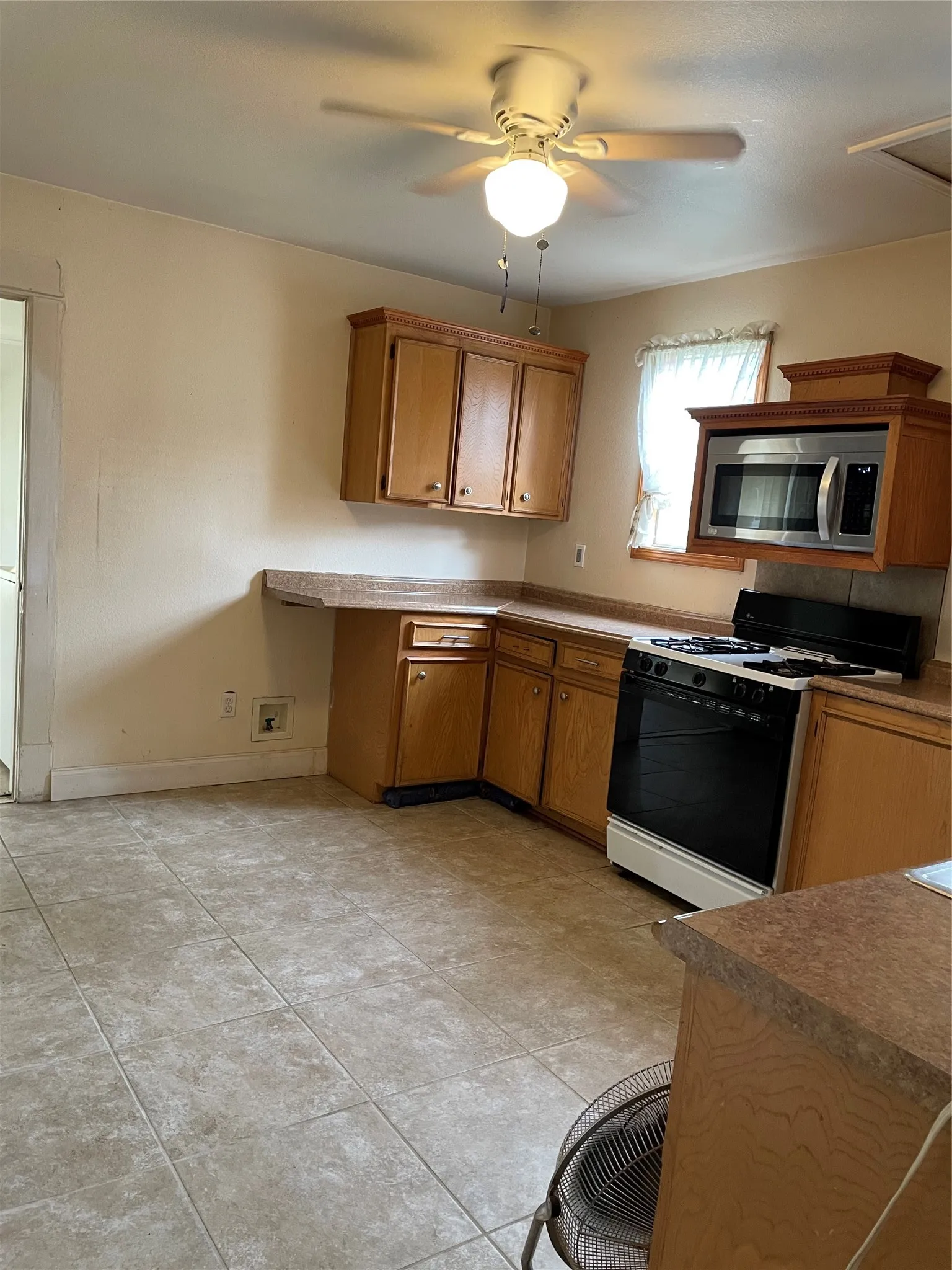 Single Family Residence For Sale in Dallas County , 229 N Marlborough Avenue, Dallas, Texas 75208, 5 Bedroom, 3 Bathroom, 2 Garage spaces, 2,280 Sqft, built in 1914, mls#21293643, Real Estate Agent in Dallas, Homes For Sale in Dallas county, Homes For Sale in Dallas, Realtor in Dallas Texas, Real Estate Brokerage Independent Realty Texas, Luminita Cordes Realtor