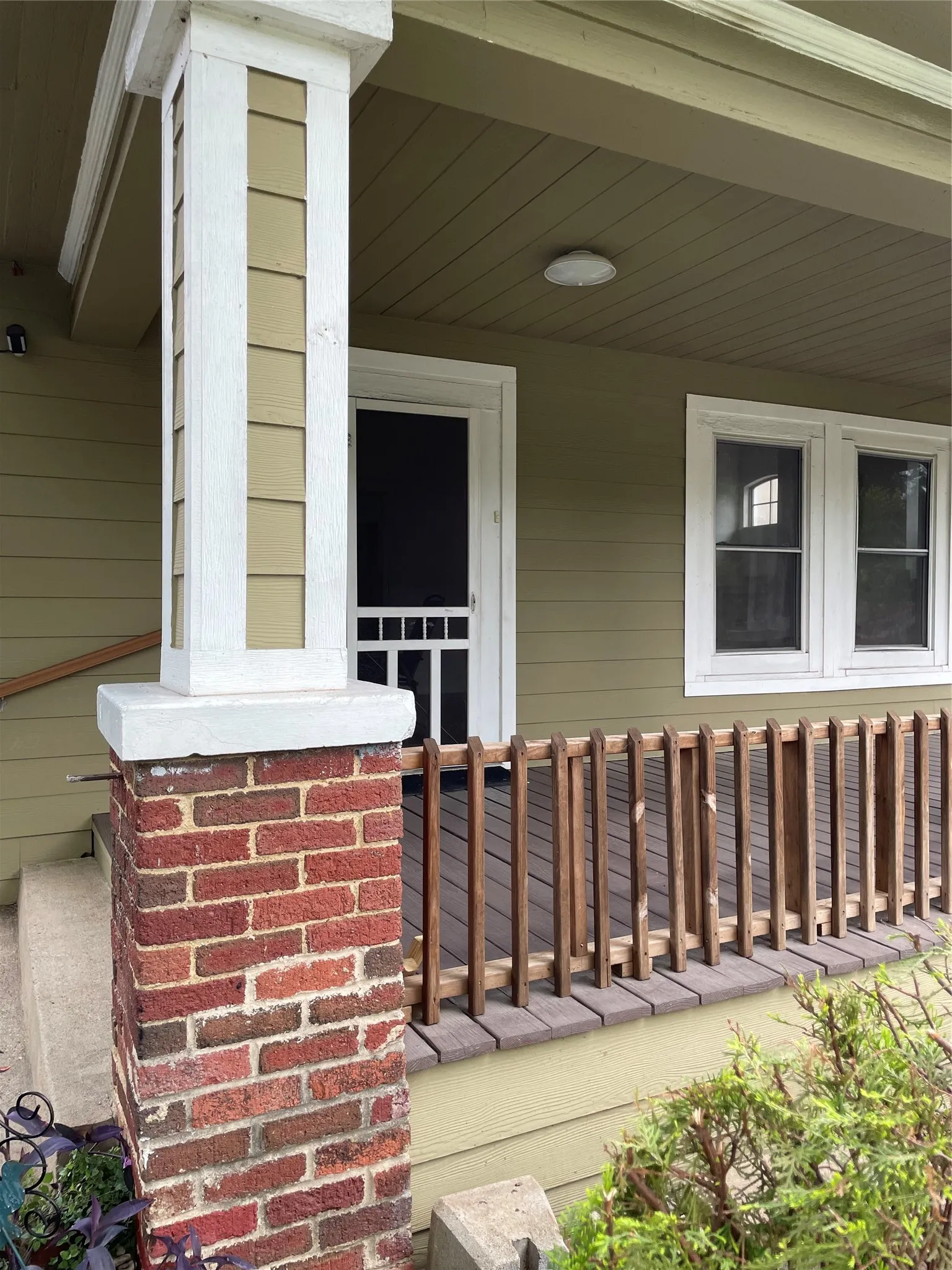 Single Family Residence For Sale in Dallas County , 229 N Marlborough Avenue, Dallas, Texas 75208, 5 Bedroom, 3 Bathroom, 2 Garage spaces, 2,280 Sqft, built in 1914, mls#21293643, Real Estate Agent in Dallas, Homes For Sale in Dallas county, Homes For Sale in Dallas, Realtor in Dallas Texas, Real Estate Brokerage Independent Realty Texas, Luminita Cordes Realtor