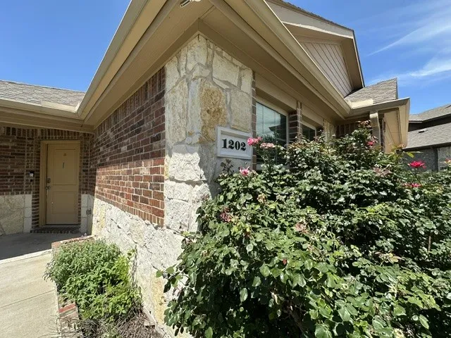 Single Family Residence For Rent in Collin County , 1202 MEADOW WOOD, Princeton, Texas 75407, 5 Bedroom, 2 Bathroom, 2 Garage spaces, 2,044 Sqft, built in 2018, mls#21293796, Real Estate Agent in Princeton, Homes For Rent in Collin county, Homes For Rent in Princeton, Realtor in Princeton Texas, Real Estate Brokerage Independent Realty Texas, Luminita Cordes Realtor