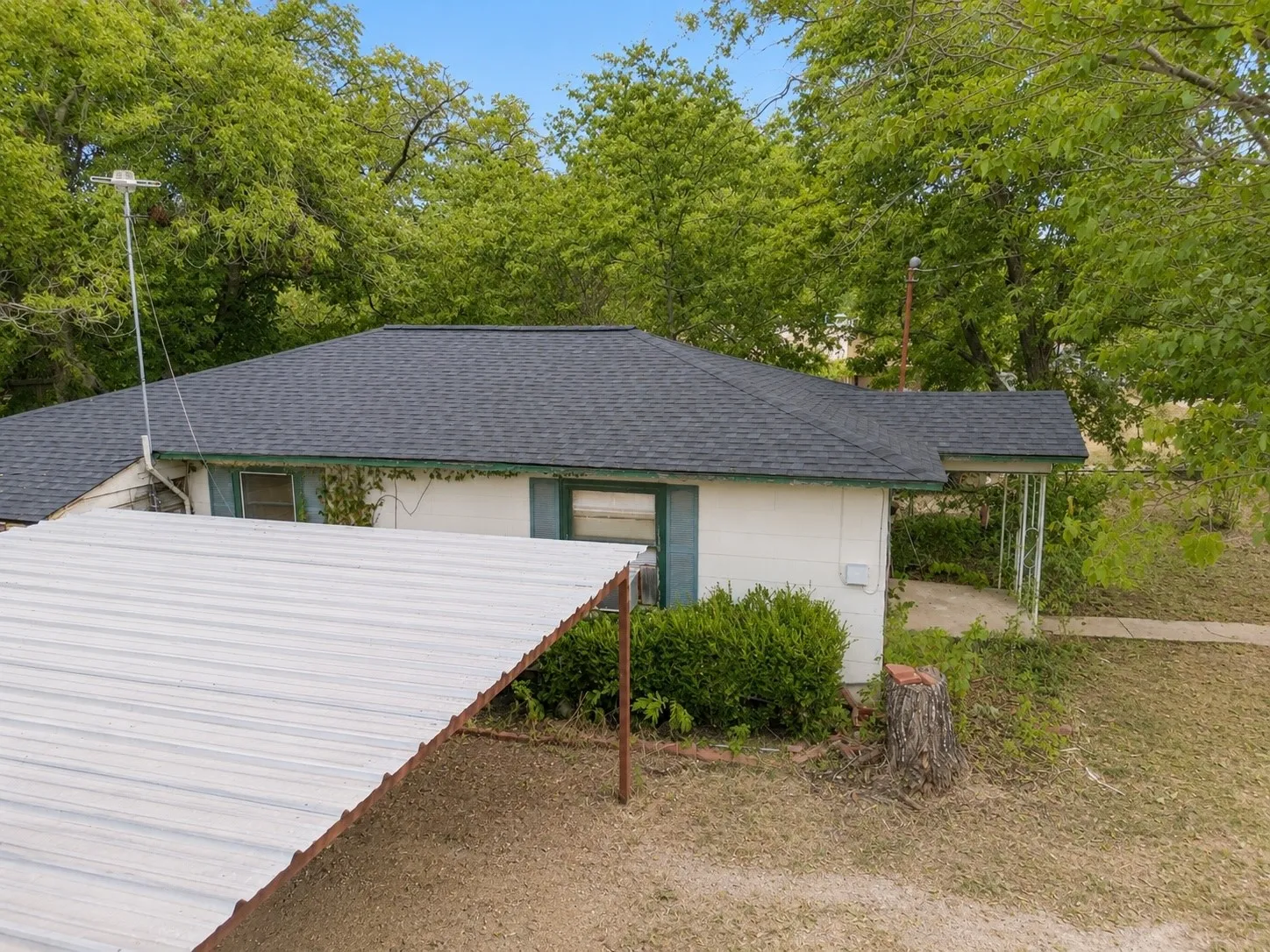 Single Family Residence For Sale in Erath County , 317 Hurt Street, Dublin, Texas 76446, 4 Bedroom, 2 Bathroom, Garage spaces, 1,480 Sqft, built in 1900, mls#21293800, Real Estate Agent in Dublin, Homes For Sale in Erath county, Homes For Sale in Dublin, Realtor in Dublin Texas, Real Estate Brokerage Independent Realty Texas, Luminita Cordes Realtor