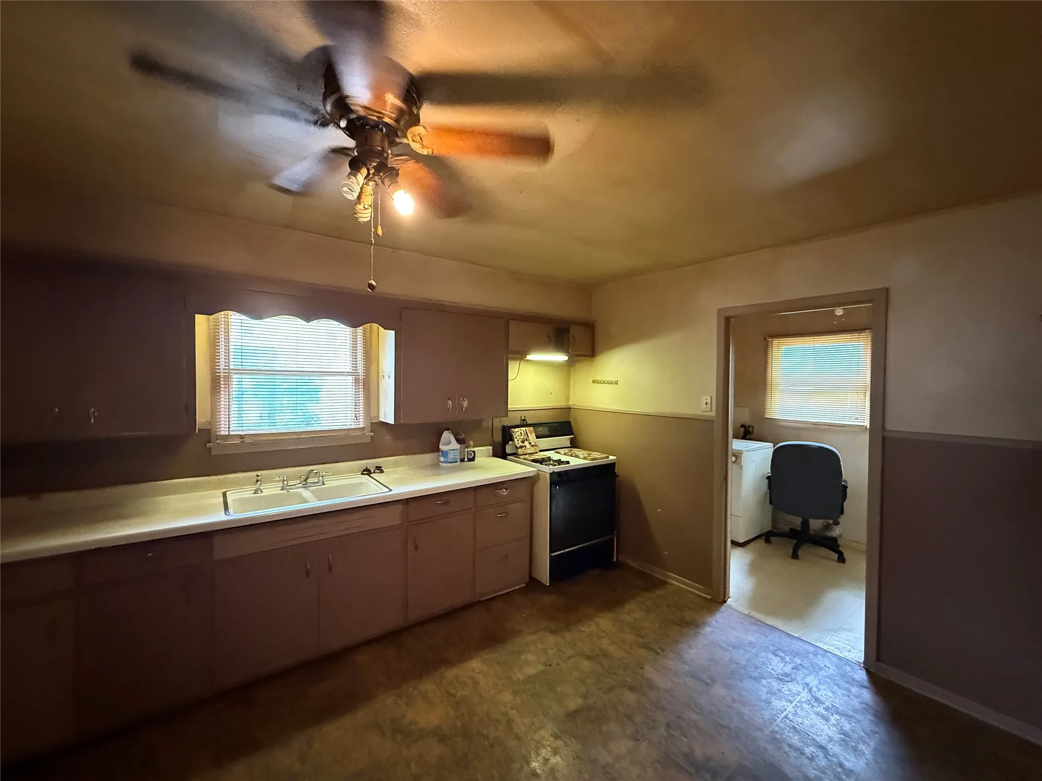 Single Family Residence For Sale in Erath County , 317 Hurt Street, Dublin, Texas 76446, 4 Bedroom, 2 Bathroom, Garage spaces, 1,480 Sqft, built in 1900, mls#21293800, Real Estate Agent in Dublin, Homes For Sale in Erath county, Homes For Sale in Dublin, Realtor in Dublin Texas, Real Estate Brokerage Independent Realty Texas, Luminita Cordes Realtor