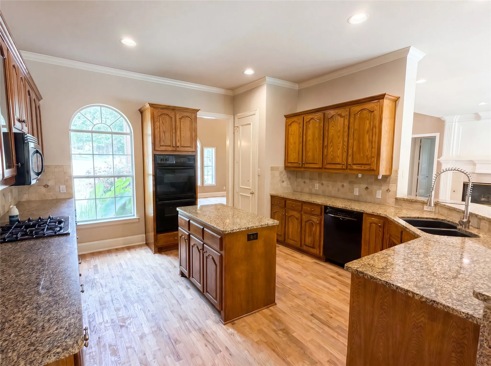 Single Family Residence For Sale in Dallas County , 2533 Vista Creek Court, Garland, Texas 75044, 5 Bedroom, 4 Bathroom, 3 Garage spaces, 4,331 Sqft, built in 1995, mls#21293809, Real Estate Agent in Garland, Homes For Sale in Dallas county, Homes For Sale in Garland, Realtor in Garland Texas, Real Estate Brokerage Independent Realty Texas, Luminita Cordes Realtor