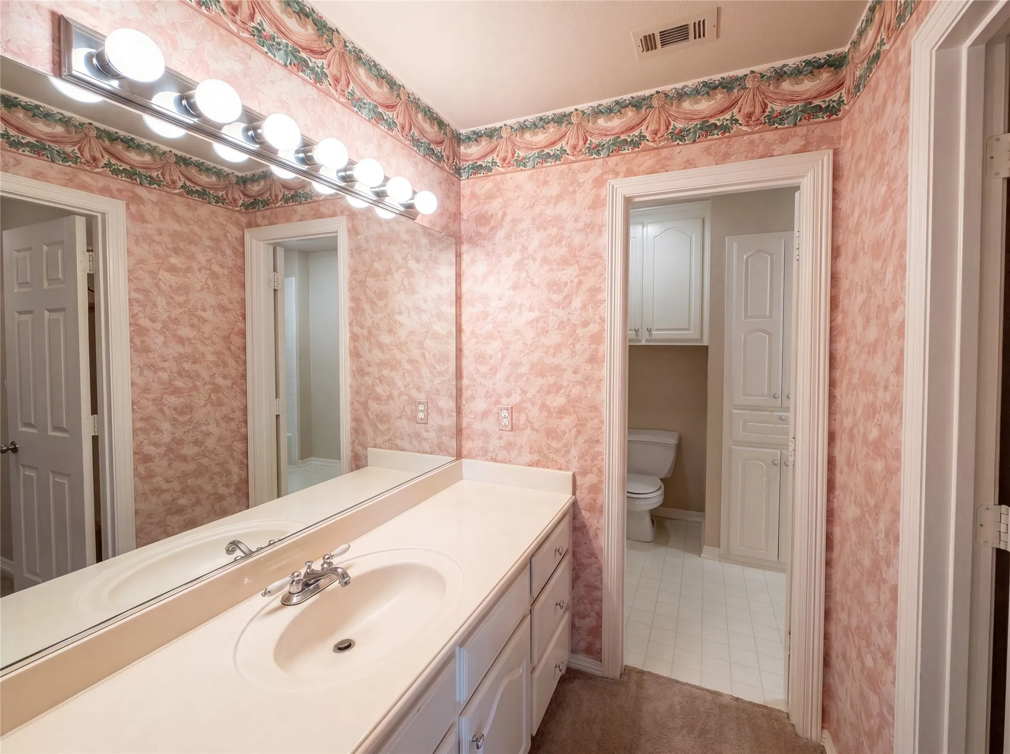 Single Family Residence For Sale in Dallas County , 2533 Vista Creek Court, Garland, Texas 75044, 5 Bedroom, 4 Bathroom, 3 Garage spaces, 4,331 Sqft, built in 1995, mls#21293809, Real Estate Agent in Garland, Homes For Sale in Dallas county, Homes For Sale in Garland, Realtor in Garland Texas, Real Estate Brokerage Independent Realty Texas, Luminita Cordes Realtor