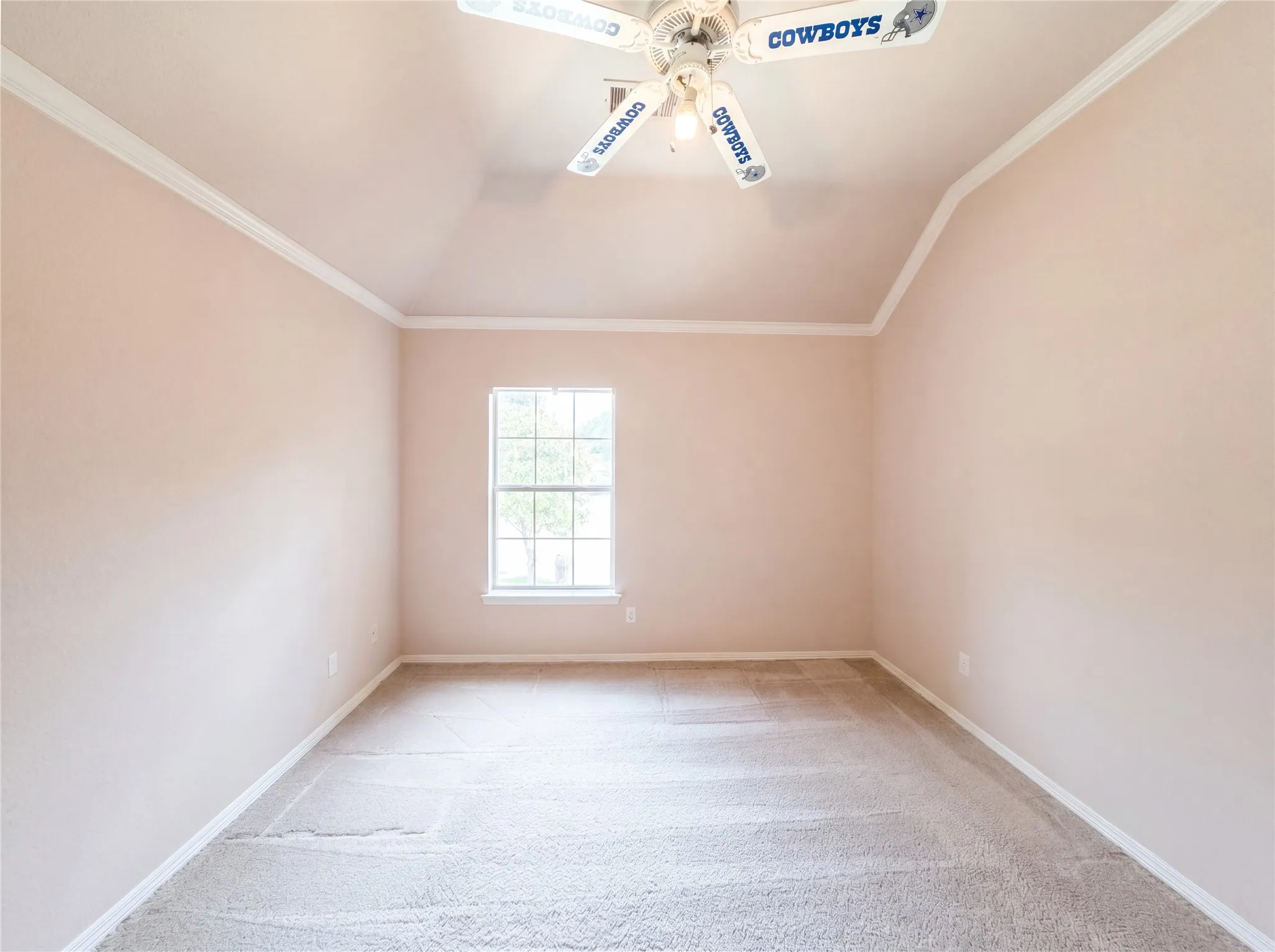 Single Family Residence For Sale in Dallas County , 2533 Vista Creek Court, Garland, Texas 75044, 5 Bedroom, 4 Bathroom, 3 Garage spaces, 4,331 Sqft, built in 1995, mls#21293809, Real Estate Agent in Garland, Homes For Sale in Dallas county, Homes For Sale in Garland, Realtor in Garland Texas, Real Estate Brokerage Independent Realty Texas, Luminita Cordes Realtor