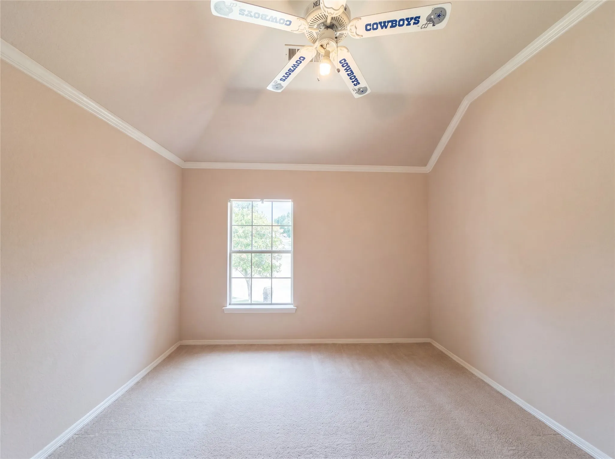 Single Family Residence For Sale in Dallas County , 2533 Vista Creek Court, Garland, Texas 75044, 5 Bedroom, 4 Bathroom, 3 Garage spaces, 4,331 Sqft, built in 1995, mls#21293809, Real Estate Agent in Garland, Homes For Sale in Dallas county, Homes For Sale in Garland, Realtor in Garland Texas, Real Estate Brokerage Independent Realty Texas, Luminita Cordes Realtor