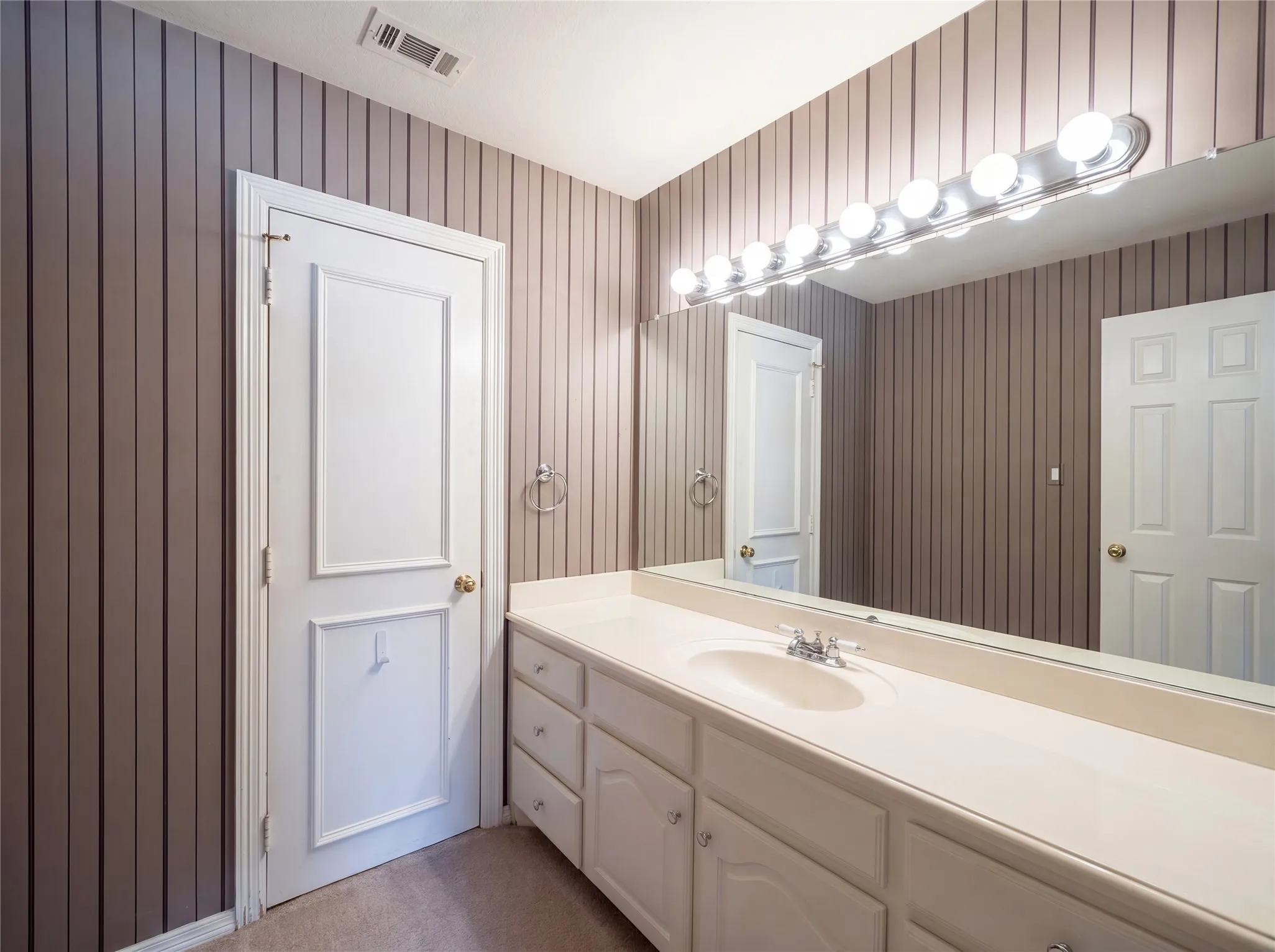 Single Family Residence For Sale in Dallas County , 2533 Vista Creek Court, Garland, Texas 75044, 5 Bedroom, 4 Bathroom, 3 Garage spaces, 4,331 Sqft, built in 1995, mls#21293809, Real Estate Agent in Garland, Homes For Sale in Dallas county, Homes For Sale in Garland, Realtor in Garland Texas, Real Estate Brokerage Independent Realty Texas, Luminita Cordes Realtor