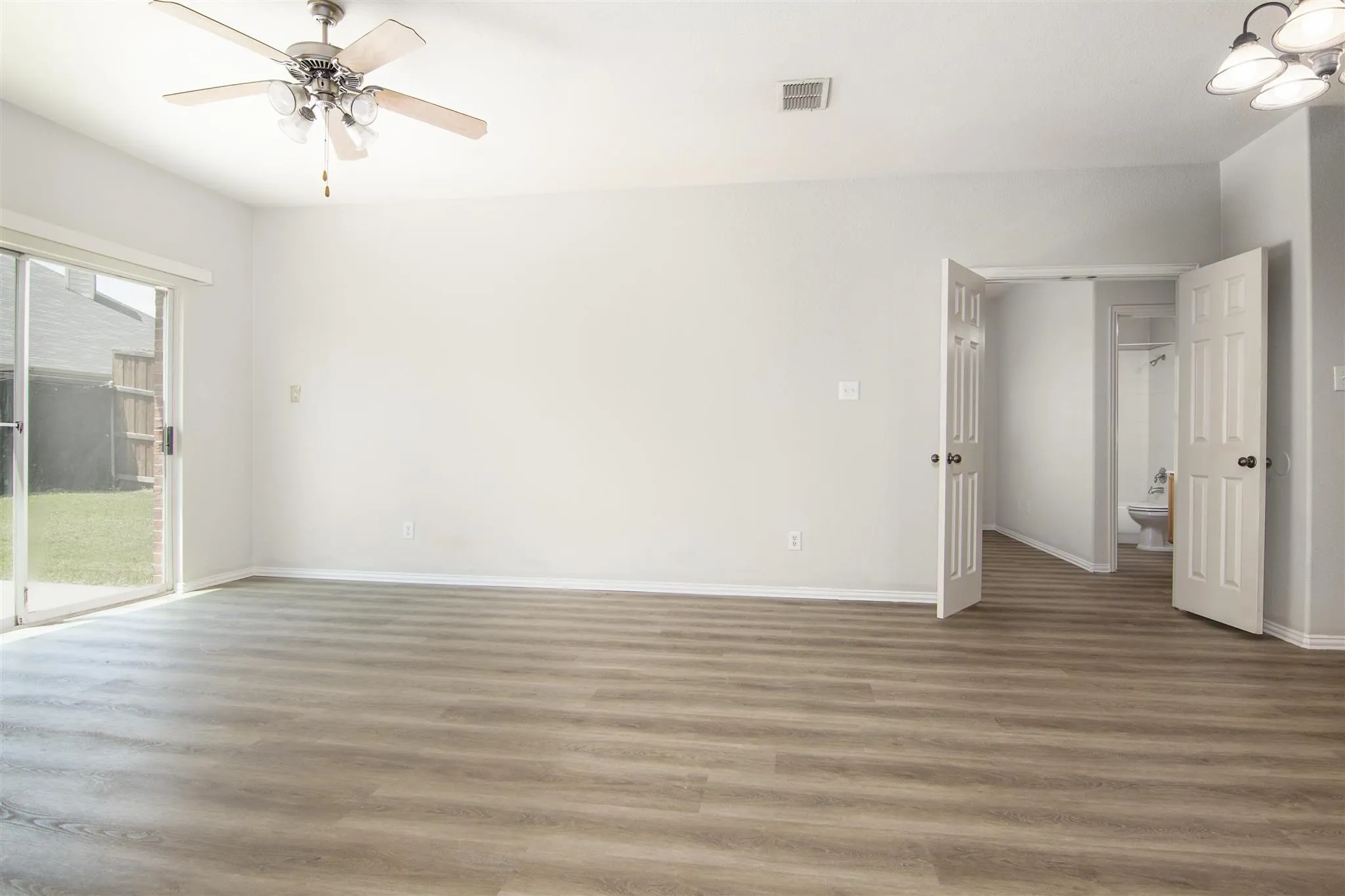 Single Family Residence For Rent in Denton County , 14541 Little Anne Drive, Little Elm, Texas 75068, 3 Bedroom, 2 Bathroom, 2 Garage spaces, 1,758 Sqft, built in 2003, mls#21293812, Real Estate Agent in Little Elm, Homes For Rent in Denton county, Homes For Rent in Little Elm, Realtor in Little Elm Texas, Real Estate Brokerage Independent Realty Texas, Luminita Cordes Realtor