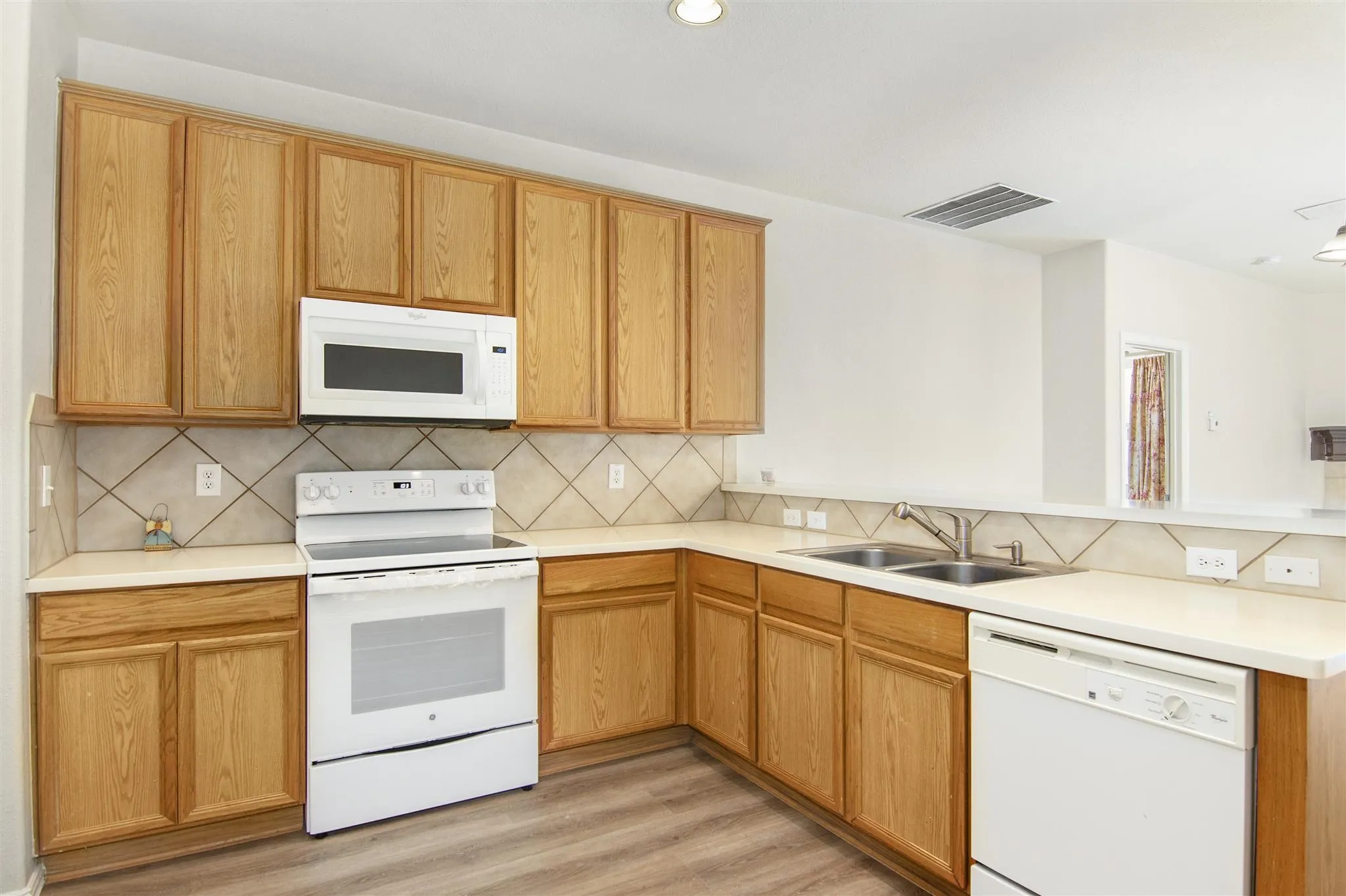 Single Family Residence For Rent in Denton County , 14541 Little Anne Drive, Little Elm, Texas 75068, 3 Bedroom, 2 Bathroom, 2 Garage spaces, 1,758 Sqft, built in 2003, mls#21293812, Real Estate Agent in Little Elm, Homes For Rent in Denton county, Homes For Rent in Little Elm, Realtor in Little Elm Texas, Real Estate Brokerage Independent Realty Texas, Luminita Cordes Realtor