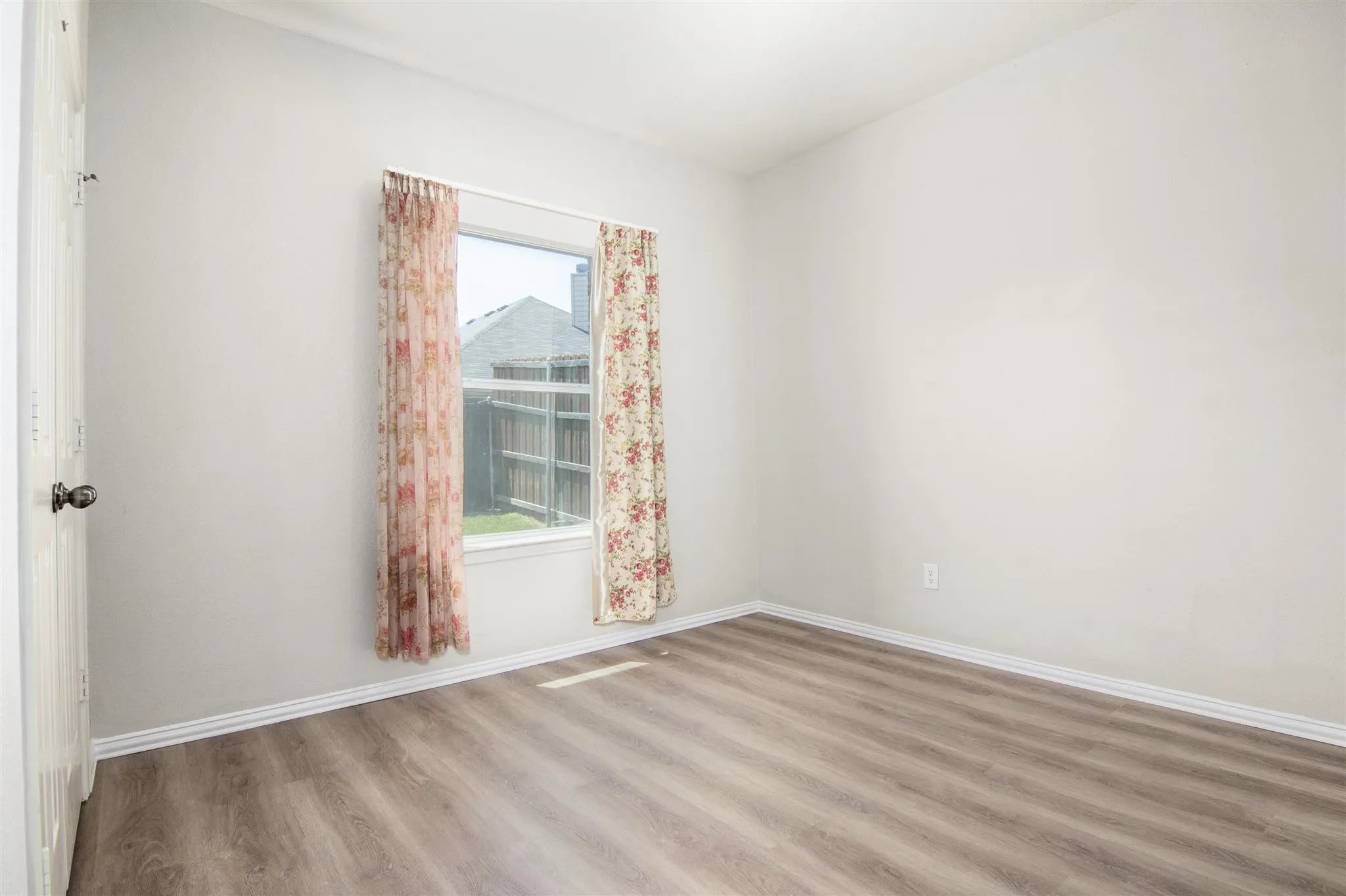Single Family Residence For Rent in Denton County , 14541 Little Anne Drive, Little Elm, Texas 75068, 3 Bedroom, 2 Bathroom, 2 Garage spaces, 1,758 Sqft, built in 2003, mls#21293812, Real Estate Agent in Little Elm, Homes For Rent in Denton county, Homes For Rent in Little Elm, Realtor in Little Elm Texas, Real Estate Brokerage Independent Realty Texas, Luminita Cordes Realtor