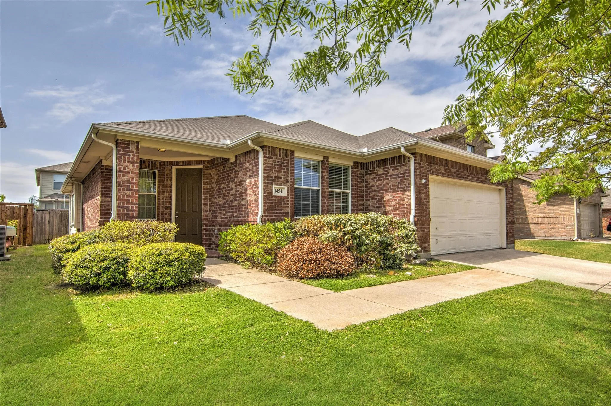 Single Family Residence For Rent in Denton County , 14541 Little Anne Drive, Little Elm, Texas 75068, 3 Bedroom, 2 Bathroom, 2 Garage spaces, 1,758 Sqft, built in 2003, mls#21293812, Real Estate Agent in Little Elm, Homes For Rent in Denton county, Homes For Rent in Little Elm, Realtor in Little Elm Texas, Real Estate Brokerage Independent Realty Texas, Luminita Cordes Realtor