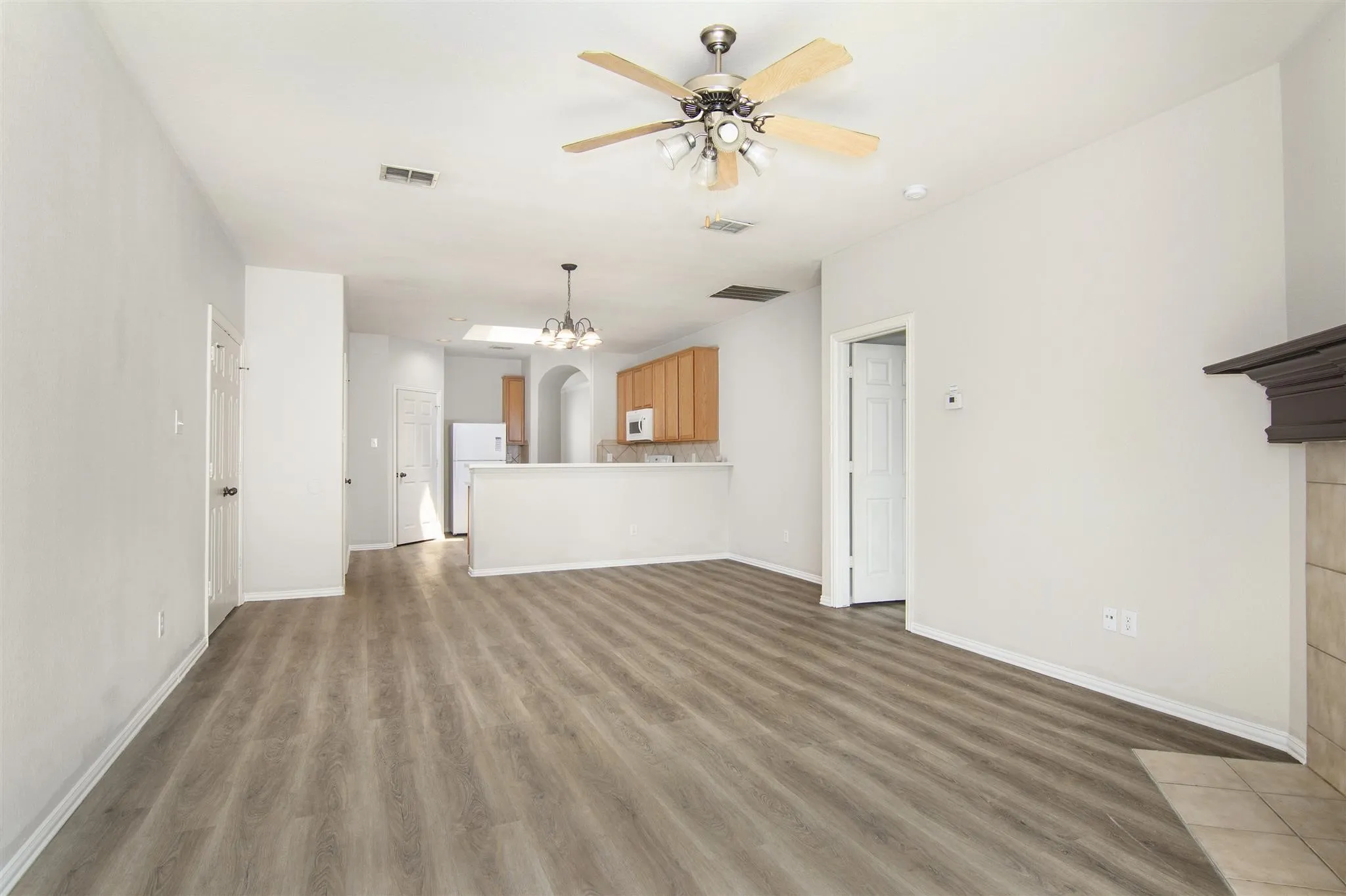 Single Family Residence For Rent in Denton County , 14541 Little Anne Drive, Little Elm, Texas 75068, 3 Bedroom, 2 Bathroom, 2 Garage spaces, 1,758 Sqft, built in 2003, mls#21293812, Real Estate Agent in Little Elm, Homes For Rent in Denton county, Homes For Rent in Little Elm, Realtor in Little Elm Texas, Real Estate Brokerage Independent Realty Texas, Luminita Cordes Realtor
