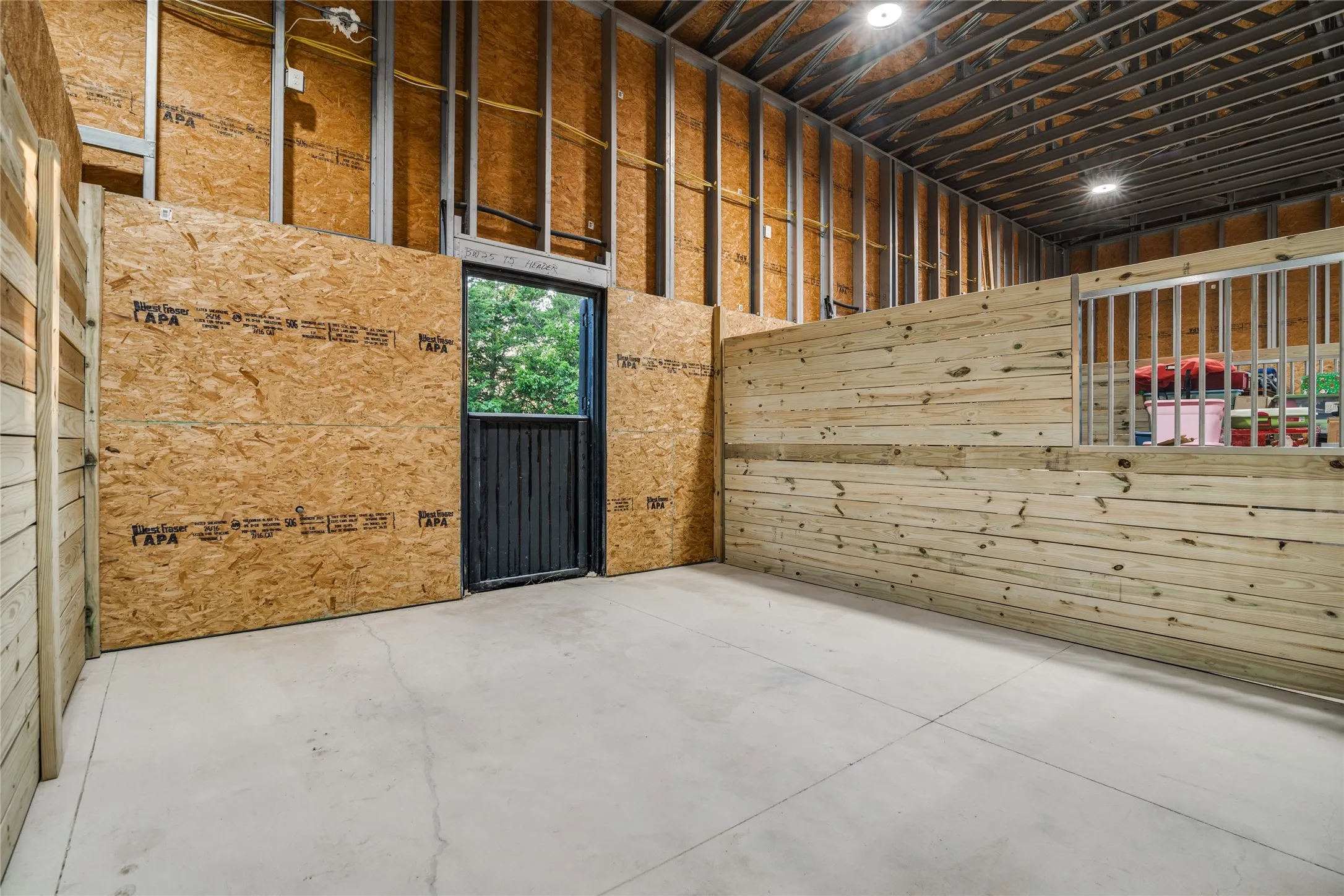 the 3 west side stalls have dutch doors