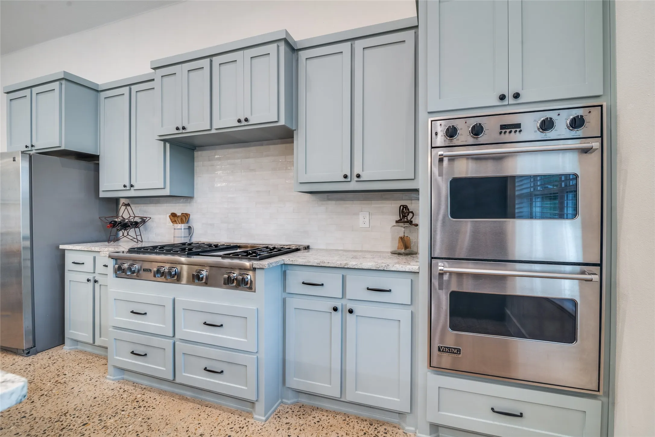 Viking gas cooktop & double oven