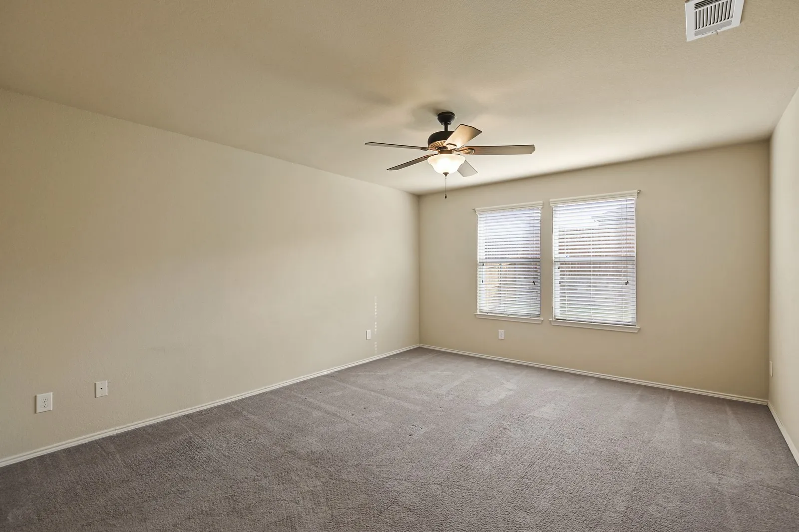 Single Family Residence For Rent in Denton County , 1433 Willoughby Way, Little Elm, Texas 75068, 3 Bedroom, 2 Bathroom, 2 Garage spaces, 1,638 Sqft, built in 2011, mls#21293817, Real Estate Agent in Little Elm, Homes For Rent in Denton county, Homes For Rent in Little Elm, Realtor in Little Elm Texas, Real Estate Brokerage Independent Realty Texas, Luminita Cordes Realtor