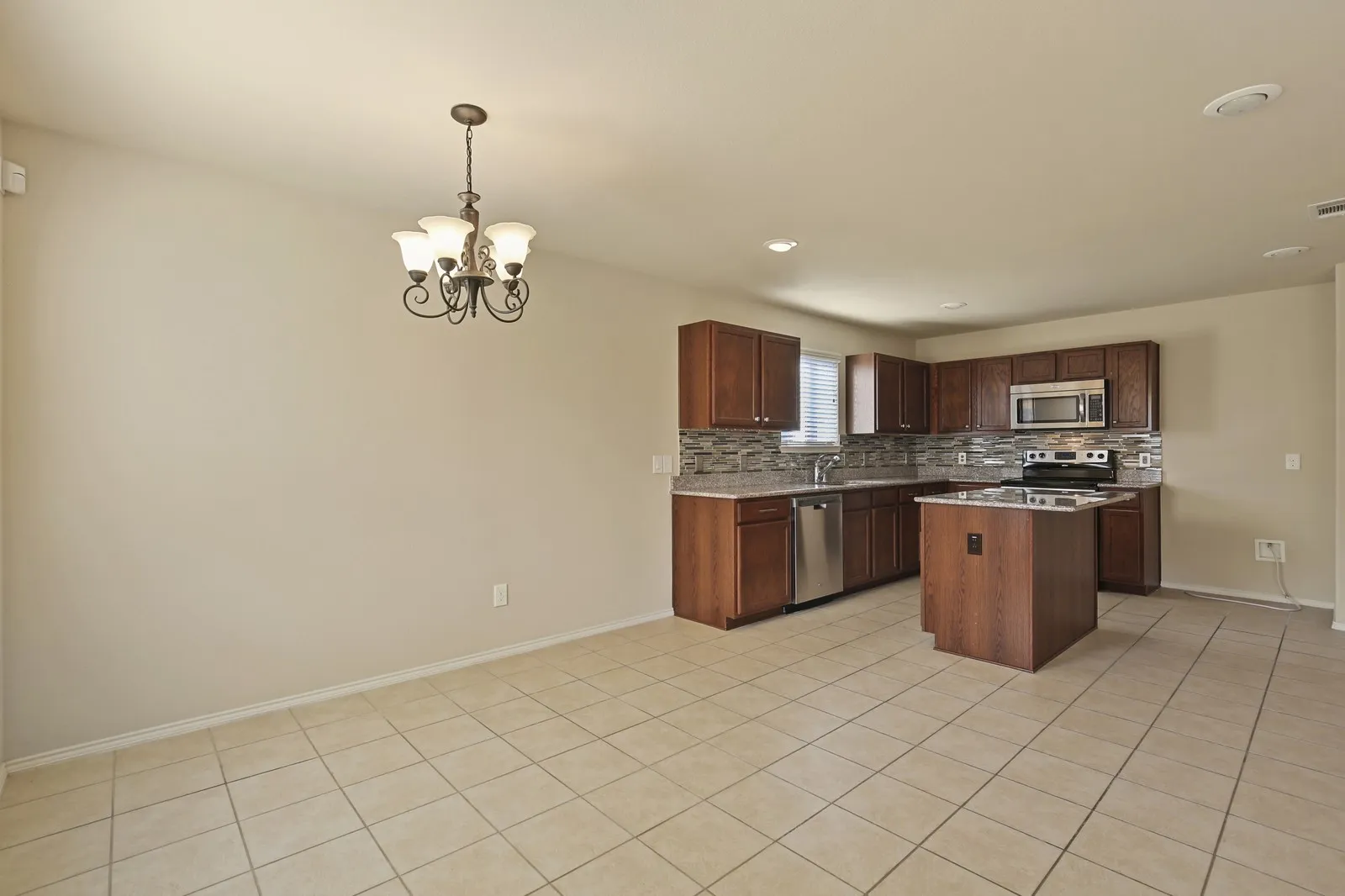Single Family Residence For Rent in Denton County , 1433 Willoughby Way, Little Elm, Texas 75068, 3 Bedroom, 2 Bathroom, 2 Garage spaces, 1,638 Sqft, built in 2011, mls#21293817, Real Estate Agent in Little Elm, Homes For Rent in Denton county, Homes For Rent in Little Elm, Realtor in Little Elm Texas, Real Estate Brokerage Independent Realty Texas, Luminita Cordes Realtor