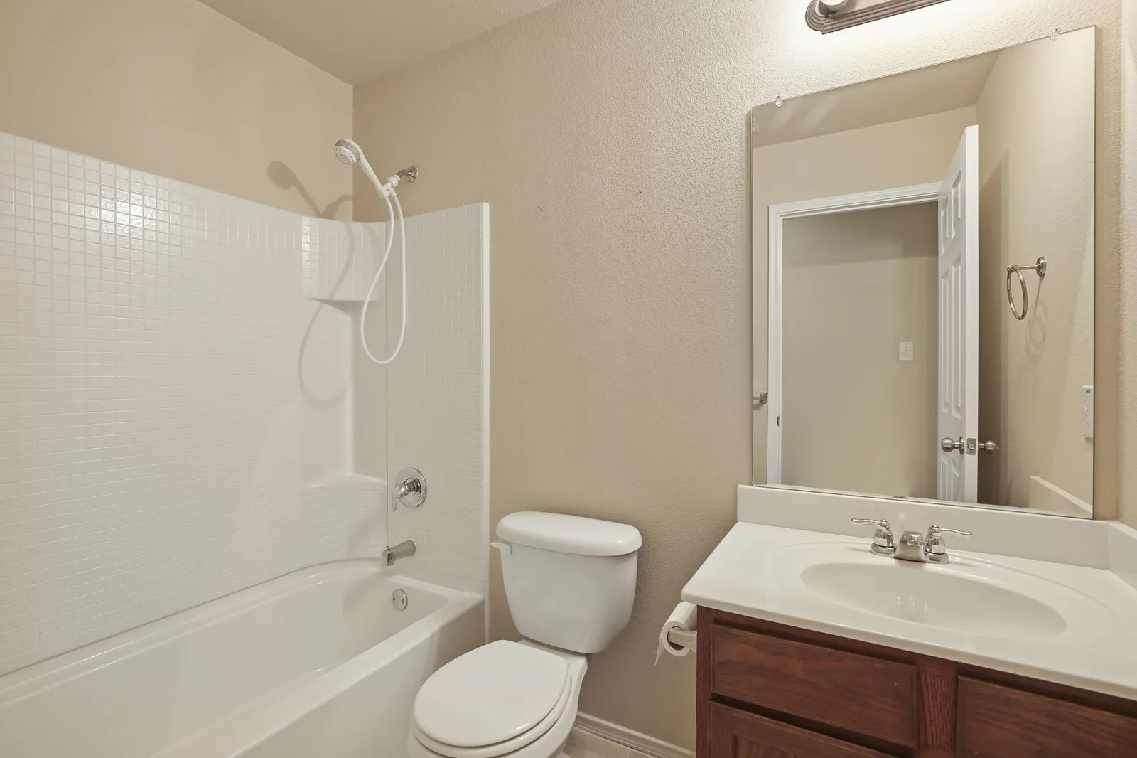 Single Family Residence For Rent in Denton County , 1433 Willoughby Way, Little Elm, Texas 75068, 3 Bedroom, 2 Bathroom, 2 Garage spaces, 1,638 Sqft, built in 2011, mls#21293817, Real Estate Agent in Little Elm, Homes For Rent in Denton county, Homes For Rent in Little Elm, Realtor in Little Elm Texas, Real Estate Brokerage Independent Realty Texas, Luminita Cordes Realtor
