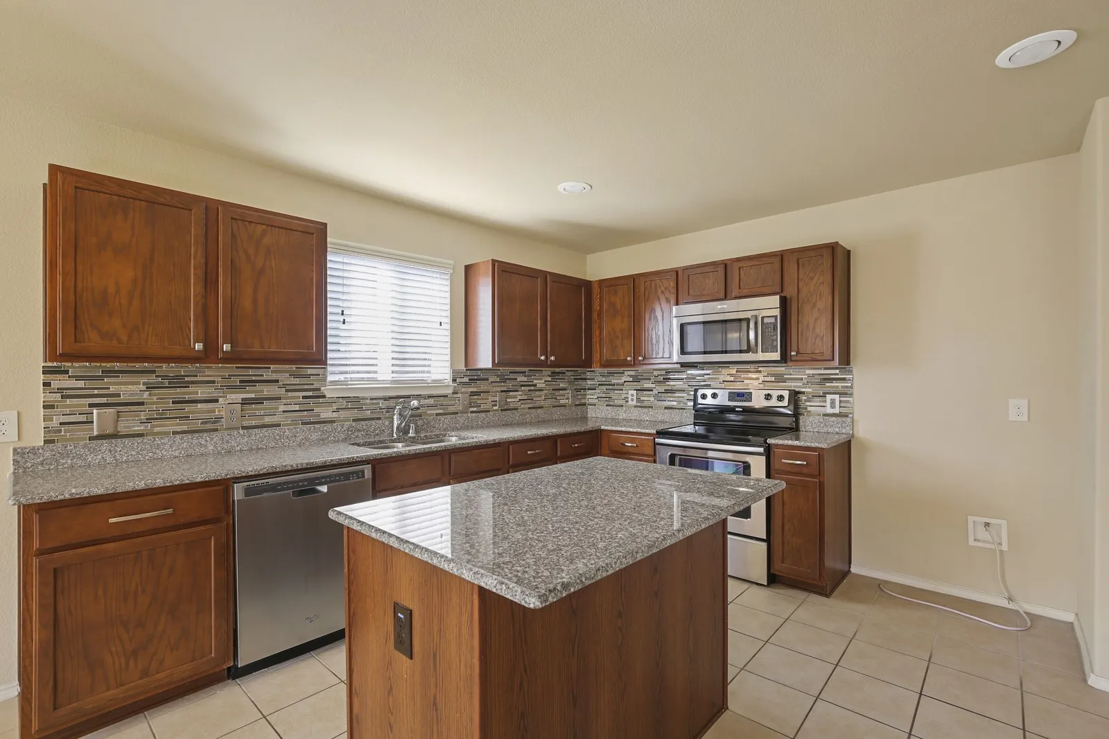 Single Family Residence For Rent in Denton County , 1433 Willoughby Way, Little Elm, Texas 75068, 3 Bedroom, 2 Bathroom, 2 Garage spaces, 1,638 Sqft, built in 2011, mls#21293817, Real Estate Agent in Little Elm, Homes For Rent in Denton county, Homes For Rent in Little Elm, Realtor in Little Elm Texas, Real Estate Brokerage Independent Realty Texas, Luminita Cordes Realtor