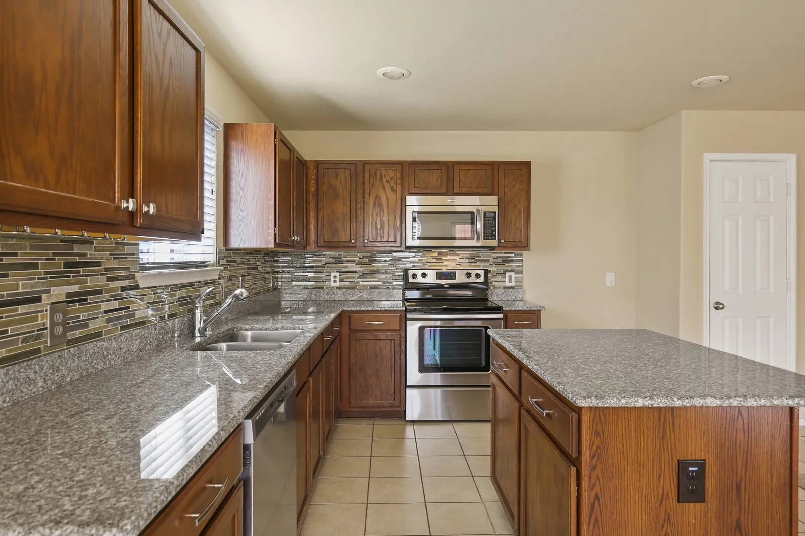 Single Family Residence For Rent in Denton County , 1433 Willoughby Way, Little Elm, Texas 75068, 3 Bedroom, 2 Bathroom, 2 Garage spaces, 1,638 Sqft, built in 2011, mls#21293817, Real Estate Agent in Little Elm, Homes For Rent in Denton county, Homes For Rent in Little Elm, Realtor in Little Elm Texas, Real Estate Brokerage Independent Realty Texas, Luminita Cordes Realtor