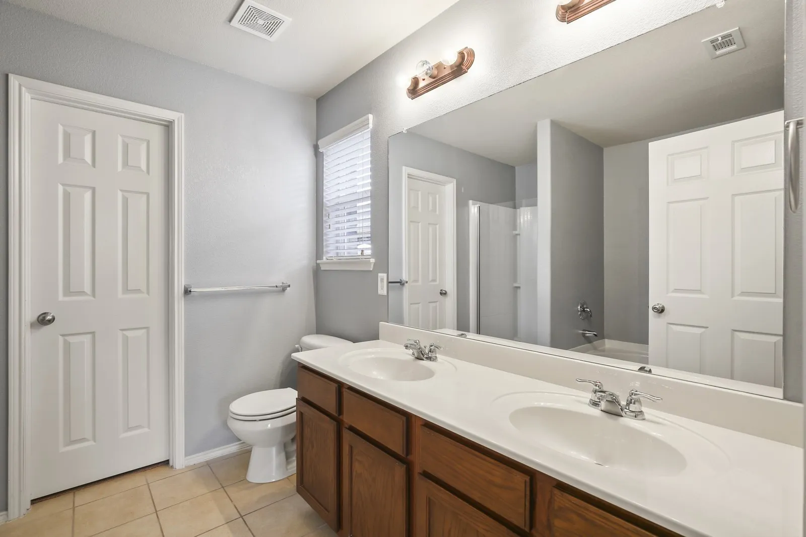 Single Family Residence For Rent in Denton County , 1433 Willoughby Way, Little Elm, Texas 75068, 3 Bedroom, 2 Bathroom, 2 Garage spaces, 1,638 Sqft, built in 2011, mls#21293817, Real Estate Agent in Little Elm, Homes For Rent in Denton county, Homes For Rent in Little Elm, Realtor in Little Elm Texas, Real Estate Brokerage Independent Realty Texas, Luminita Cordes Realtor
