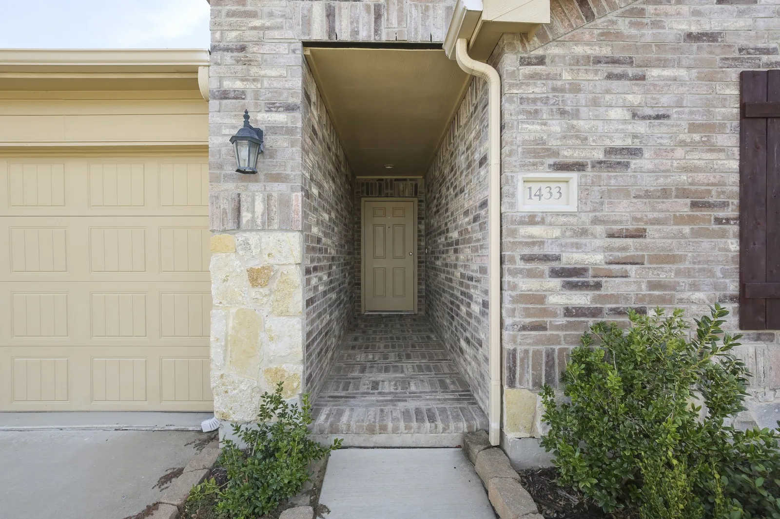 Single Family Residence For Rent in Denton County , 1433 Willoughby Way, Little Elm, Texas 75068, 3 Bedroom, 2 Bathroom, 2 Garage spaces, 1,638 Sqft, built in 2011, mls#21293817, Real Estate Agent in Little Elm, Homes For Rent in Denton county, Homes For Rent in Little Elm, Realtor in Little Elm Texas, Real Estate Brokerage Independent Realty Texas, Luminita Cordes Realtor