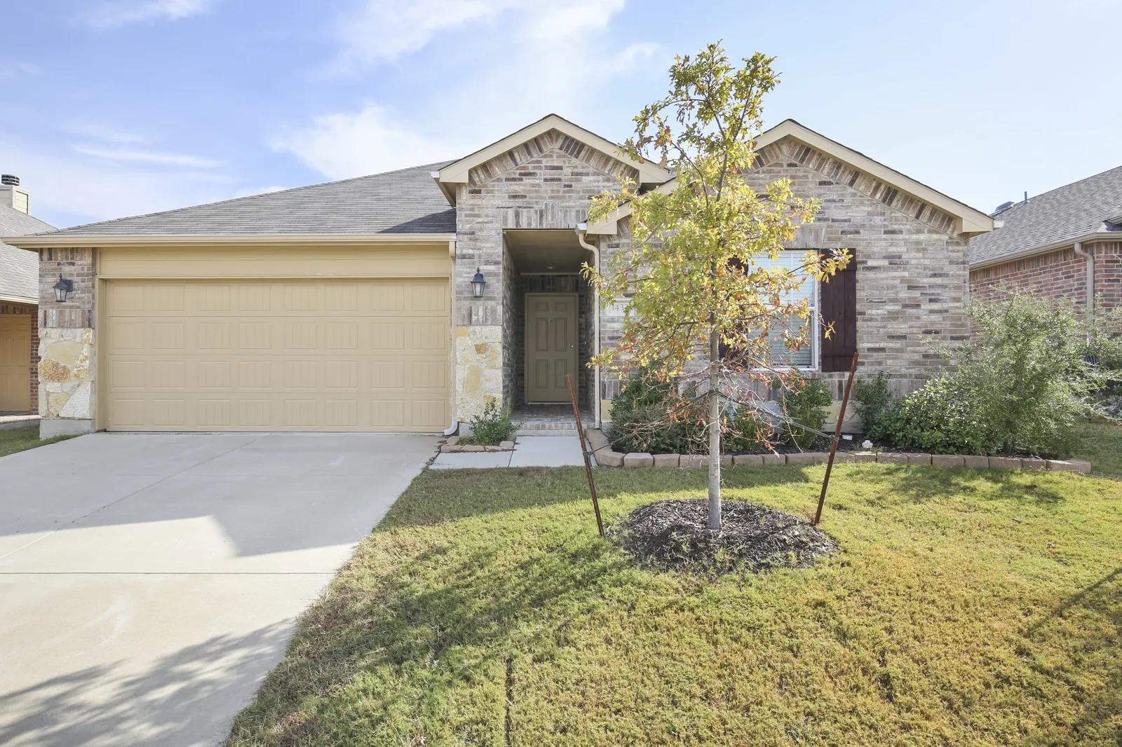 Single Family Residence For Rent in Denton County , 1433 Willoughby Way, Little Elm, Texas 75068, 3 Bedroom, 2 Bathroom, 2 Garage spaces, 1,638 Sqft, built in 2011, mls#21293817, Real Estate Agent in Little Elm, Homes For Rent in Denton county, Homes For Rent in Little Elm, Realtor in Little Elm Texas, Real Estate Brokerage Independent Realty Texas, Luminita Cordes Realtor