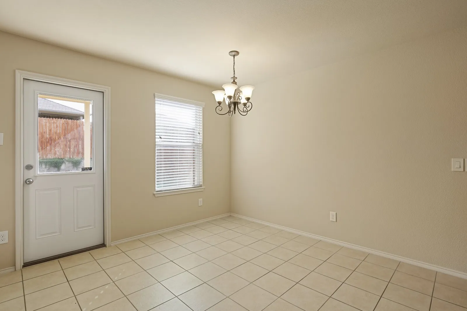 Single Family Residence For Rent in Denton County , 1433 Willoughby Way, Little Elm, Texas 75068, 3 Bedroom, 2 Bathroom, 2 Garage spaces, 1,638 Sqft, built in 2011, mls#21293817, Real Estate Agent in Little Elm, Homes For Rent in Denton county, Homes For Rent in Little Elm, Realtor in Little Elm Texas, Real Estate Brokerage Independent Realty Texas, Luminita Cordes Realtor