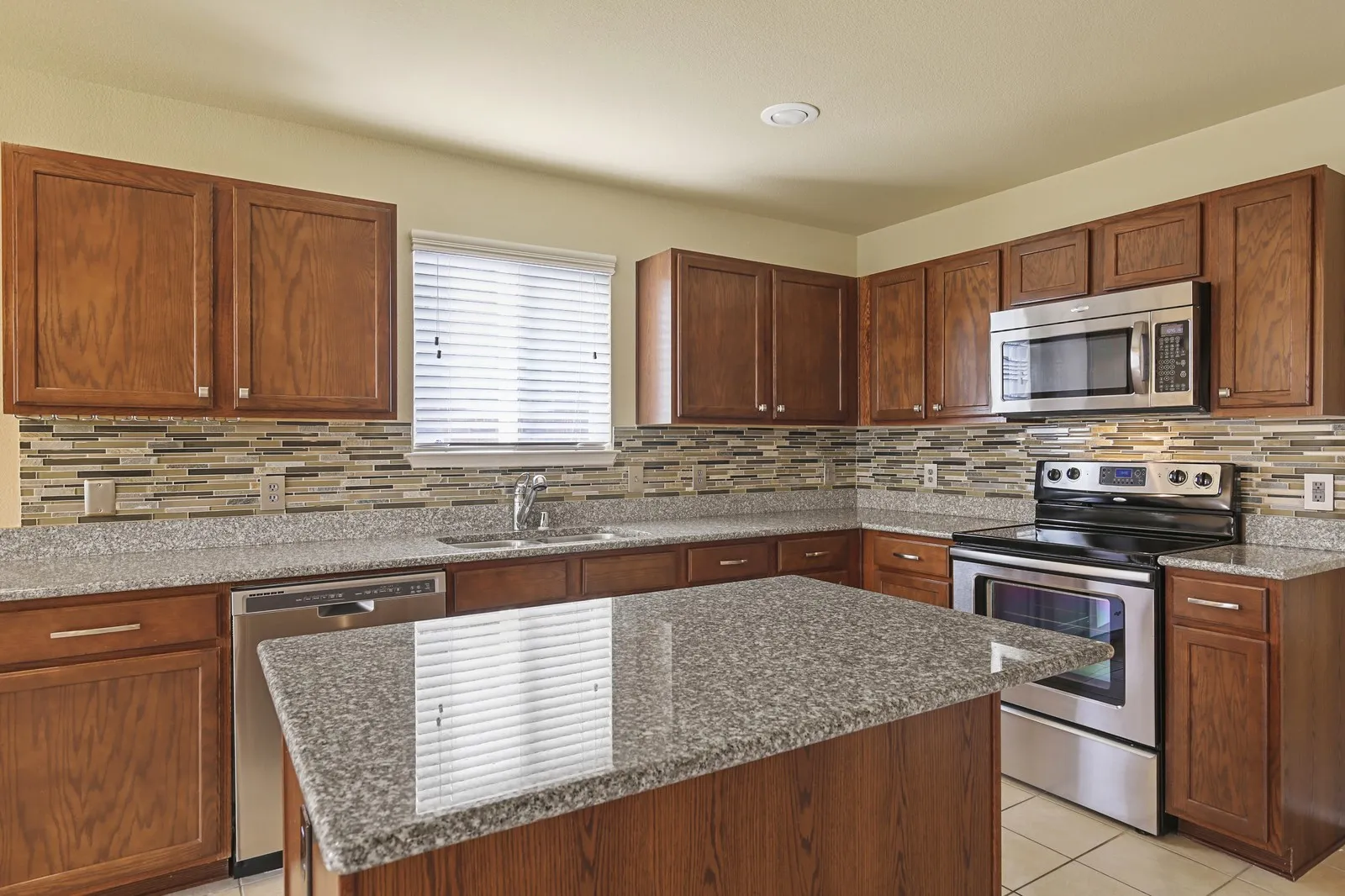 Single Family Residence For Rent in Denton County , 1433 Willoughby Way, Little Elm, Texas 75068, 3 Bedroom, 2 Bathroom, 2 Garage spaces, 1,638 Sqft, built in 2011, mls#21293817, Real Estate Agent in Little Elm, Homes For Rent in Denton county, Homes For Rent in Little Elm, Realtor in Little Elm Texas, Real Estate Brokerage Independent Realty Texas, Luminita Cordes Realtor