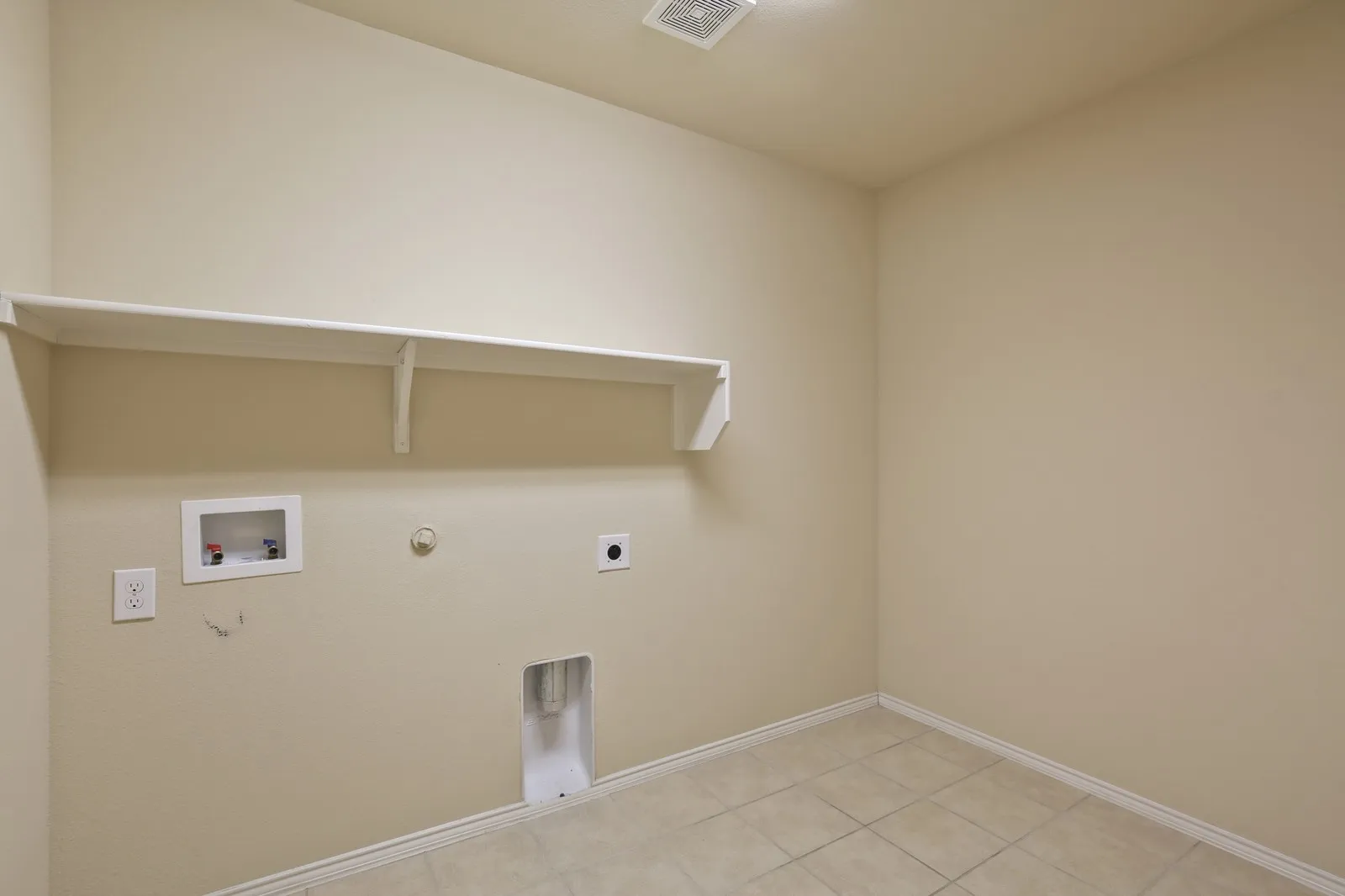Single Family Residence For Rent in Denton County , 1433 Willoughby Way, Little Elm, Texas 75068, 3 Bedroom, 2 Bathroom, 2 Garage spaces, 1,638 Sqft, built in 2011, mls#21293817, Real Estate Agent in Little Elm, Homes For Rent in Denton county, Homes For Rent in Little Elm, Realtor in Little Elm Texas, Real Estate Brokerage Independent Realty Texas, Luminita Cordes Realtor