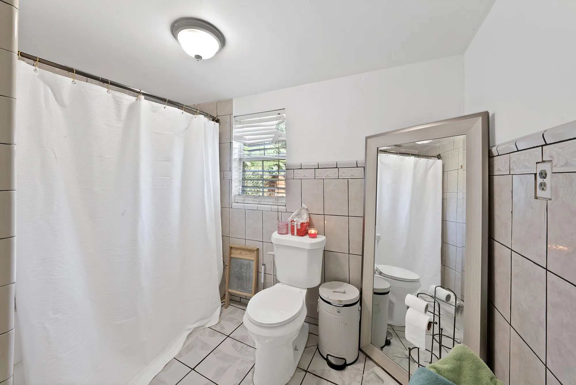 Single Family Residence For Sale in Tarrant County , 1717 E Harvey Avenue, Fort Worth, Texas 76104, 3 Bedrooms, 2 Bathrooms, Garage spaces, 1,374 Sqft, built in 1940, Price $220,000, mls#21292689, Real Estate Agent in Fort Worth, Homes For Sale in Tarrant county, Homes For Sale in Fort Worth, Realtor in Fort Worth Texas, Real Estate Brokerage Independent Realty Texas, Luminita Cordes Realtor