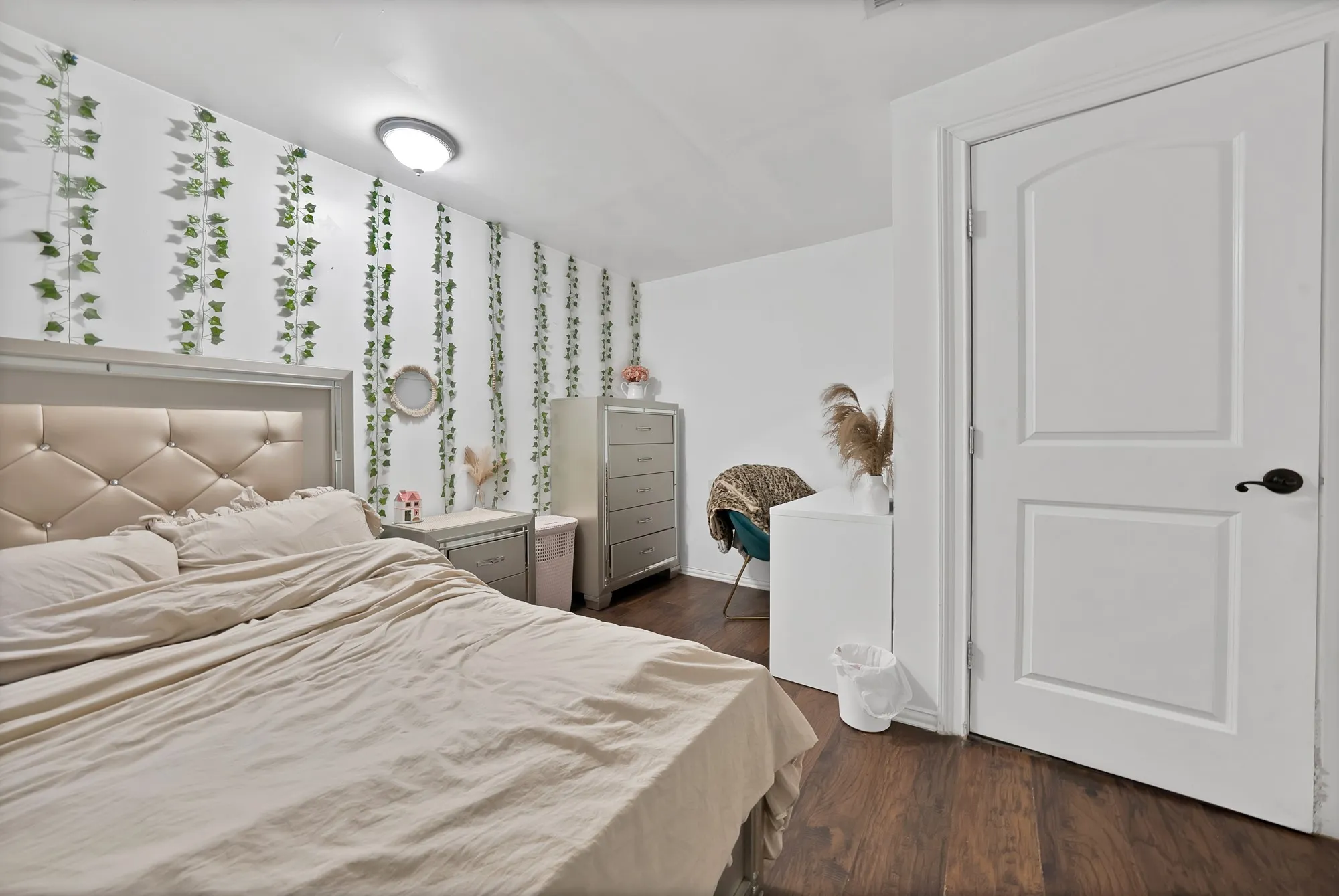 Single Family Residence For Sale in Tarrant County , 1717 E Harvey Avenue, Fort Worth, Texas 76104, 3 Bedrooms, 2 Bathrooms, Garage spaces, 1,374 Sqft, built in 1940, Price $220,000, mls#21292689, Real Estate Agent in Fort Worth, Homes For Sale in Tarrant county, Homes For Sale in Fort Worth, Realtor in Fort Worth Texas, Real Estate Brokerage Independent Realty Texas, Luminita Cordes Realtor